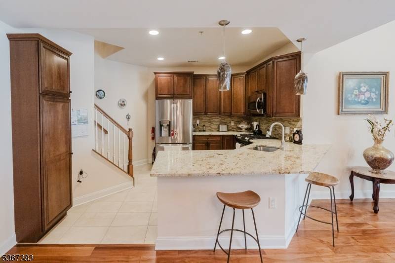 Clifton City, NJ 07013,3308 Harcourt Rd #3308