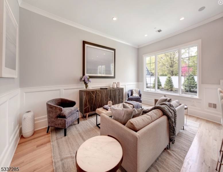 Paramus Boro, NJ 07652,23 Gabriel Ct #10