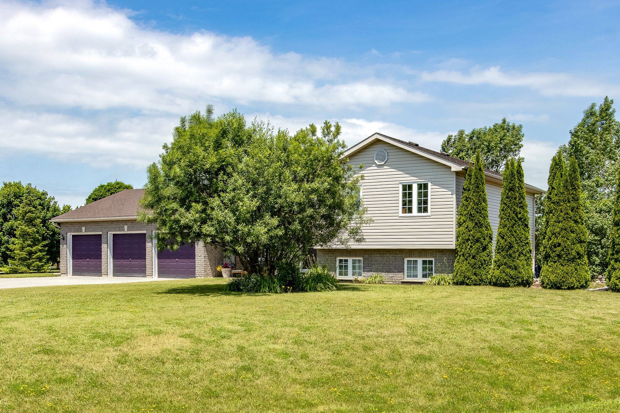 Springwater, ON L0L 2K0,24 Marl Creek DR