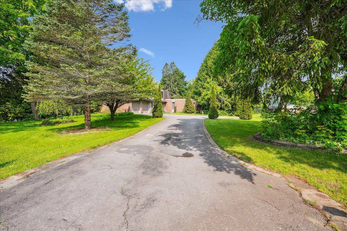Burlington, ON L7P 0J7,2145 Blessington ST