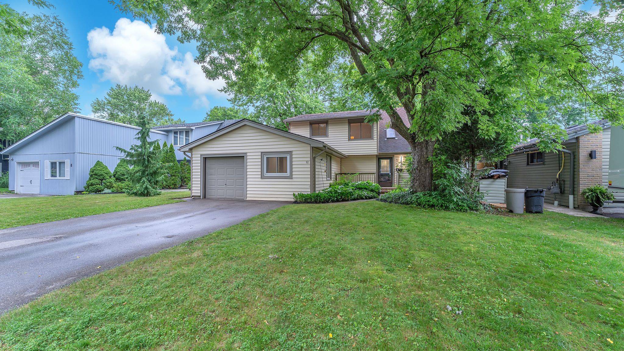 London North, ON N6G 2T1,12 Edgehill RD
