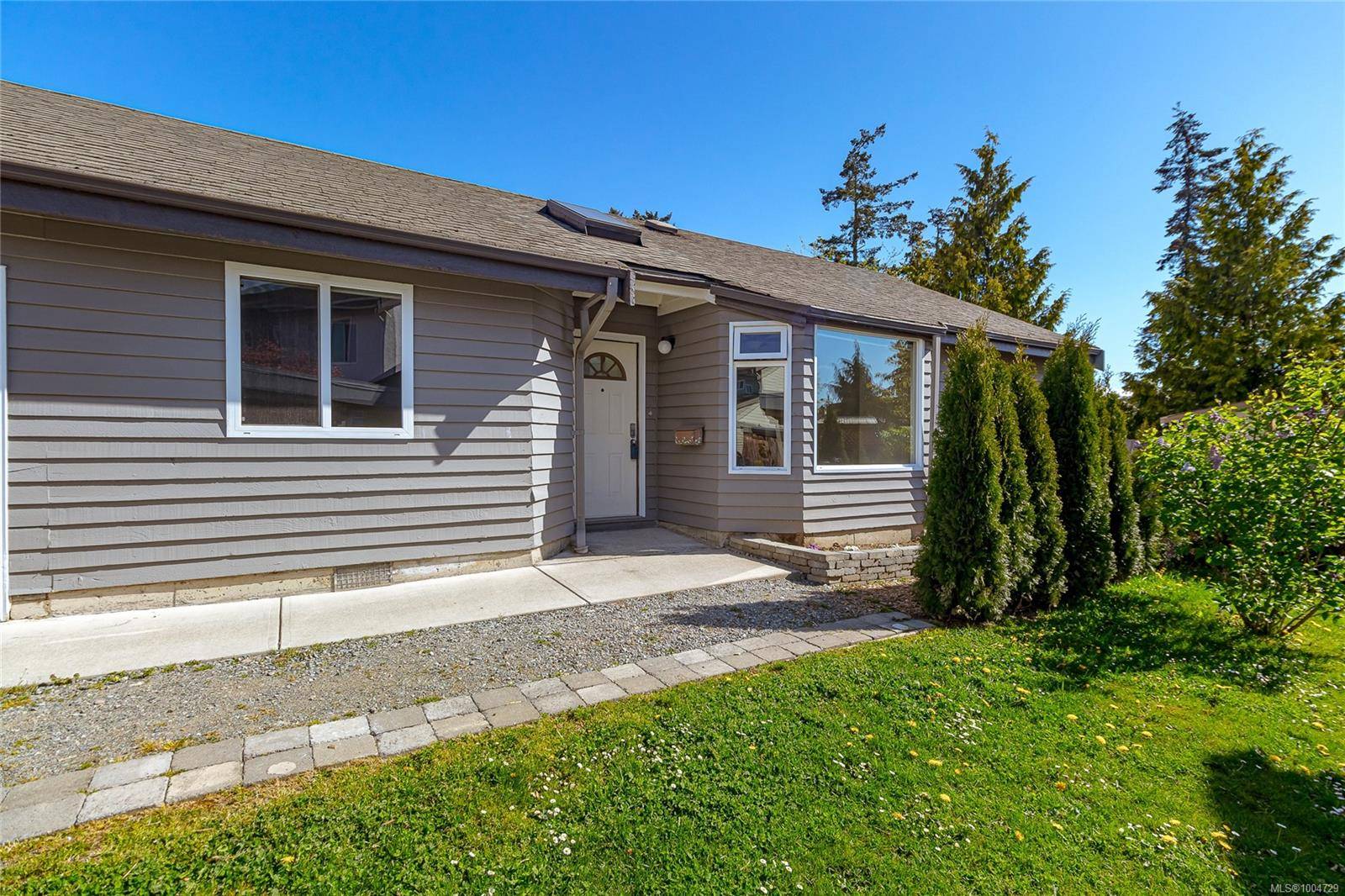 Central Saanich, BC V8M 1L3,7925 Simpson Rd #25
