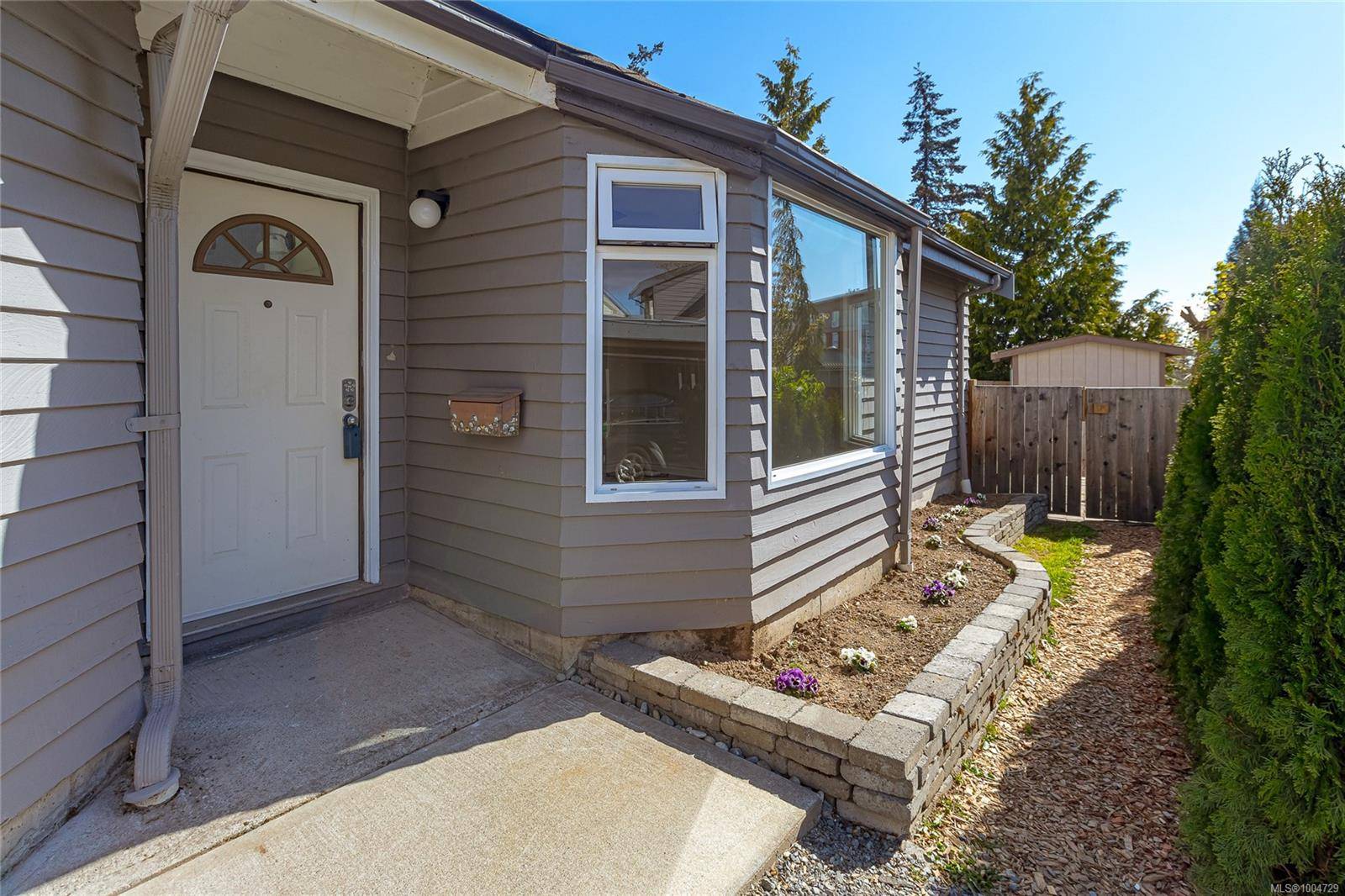 Central Saanich, BC V8M 1L3,7925 Simpson Rd #25