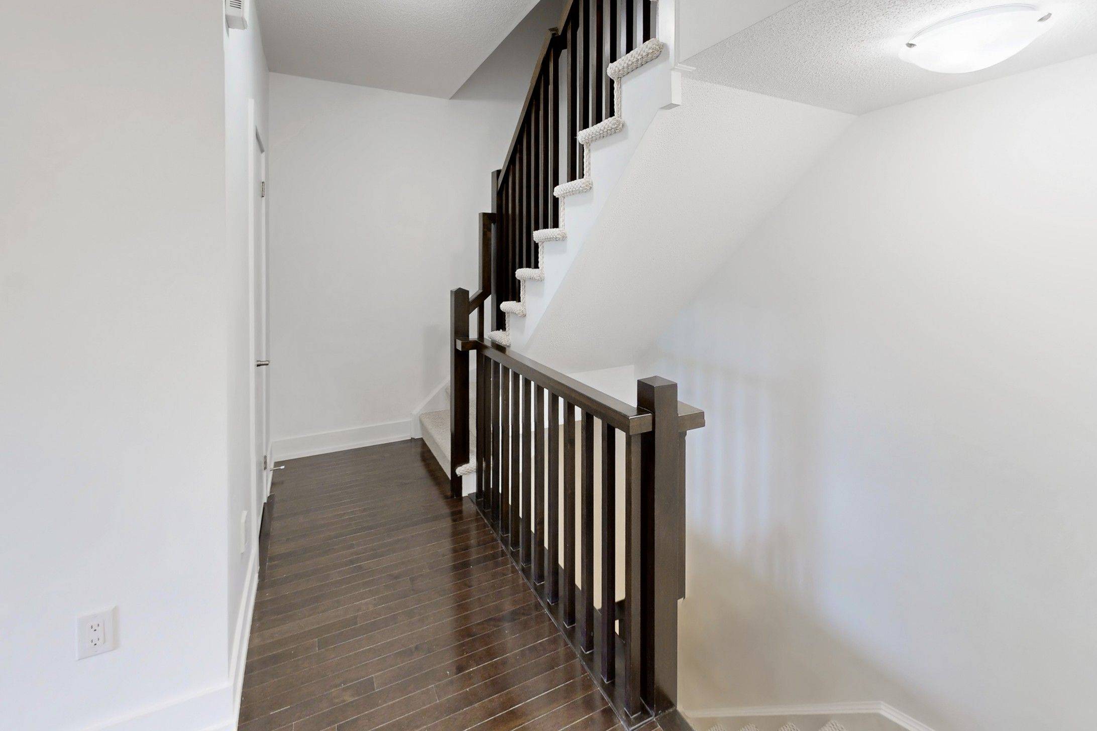 Burlington, ON L7R 0C2,1401 Plains RD E #114