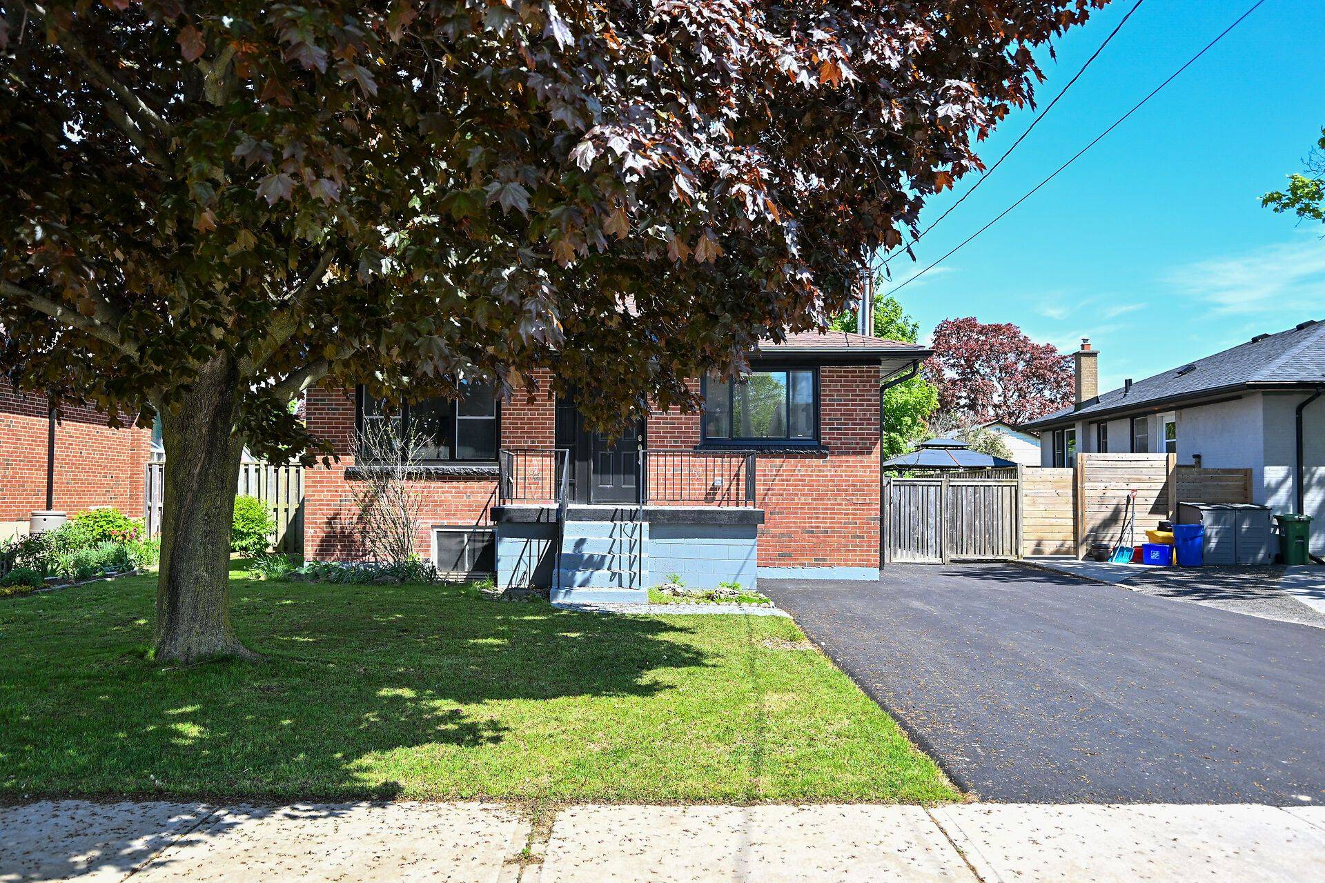 Hamilton, ON L8T 2L7,99 Wise CRES