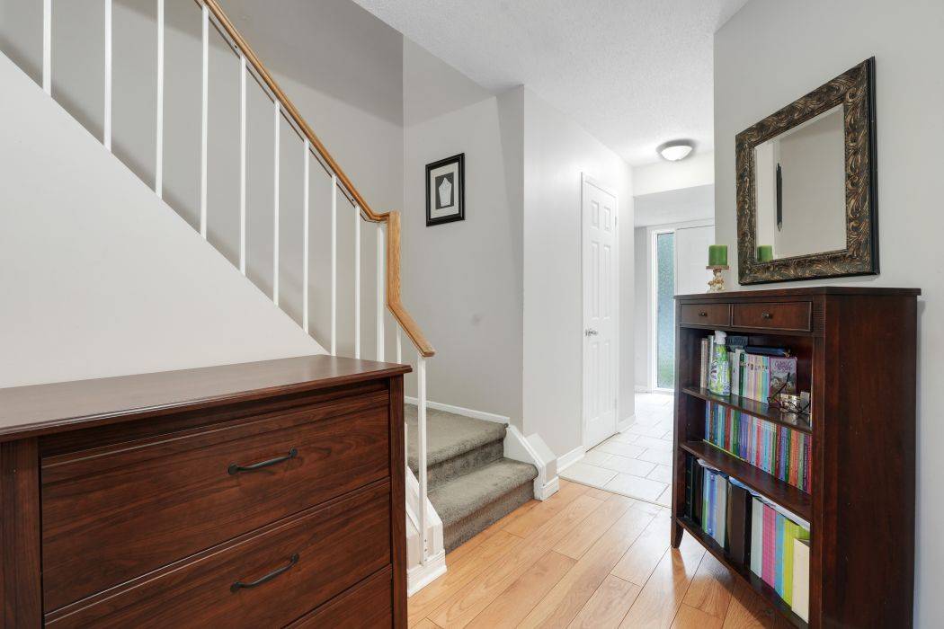 Barrhaven, ON K2J 3A4,50 Hummingbird CRES N