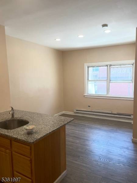 Newark City, NJ 07108,475 Clinton Ave