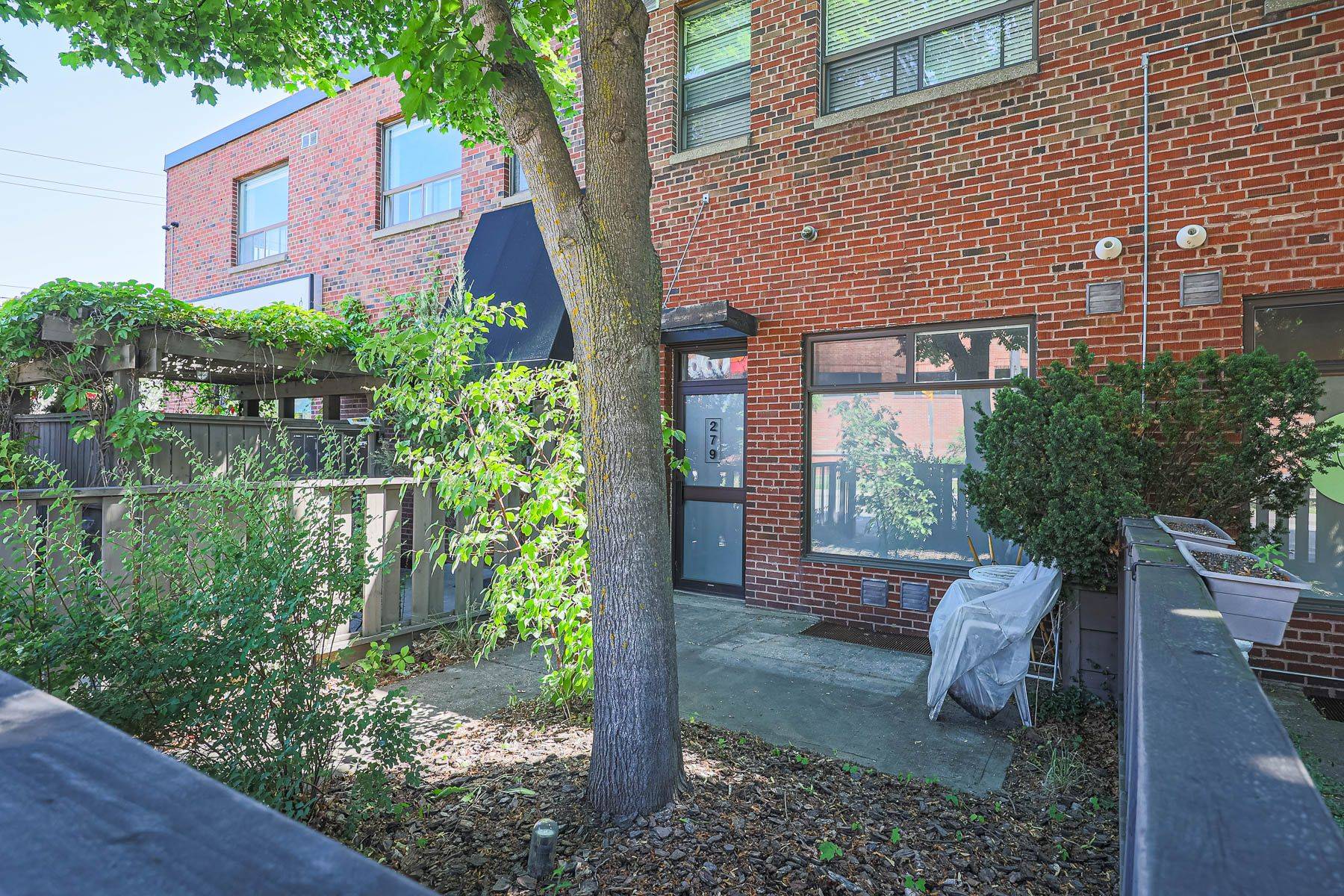 Toronto W02, ON M6S 4L5,279 Humbercrest BLVD