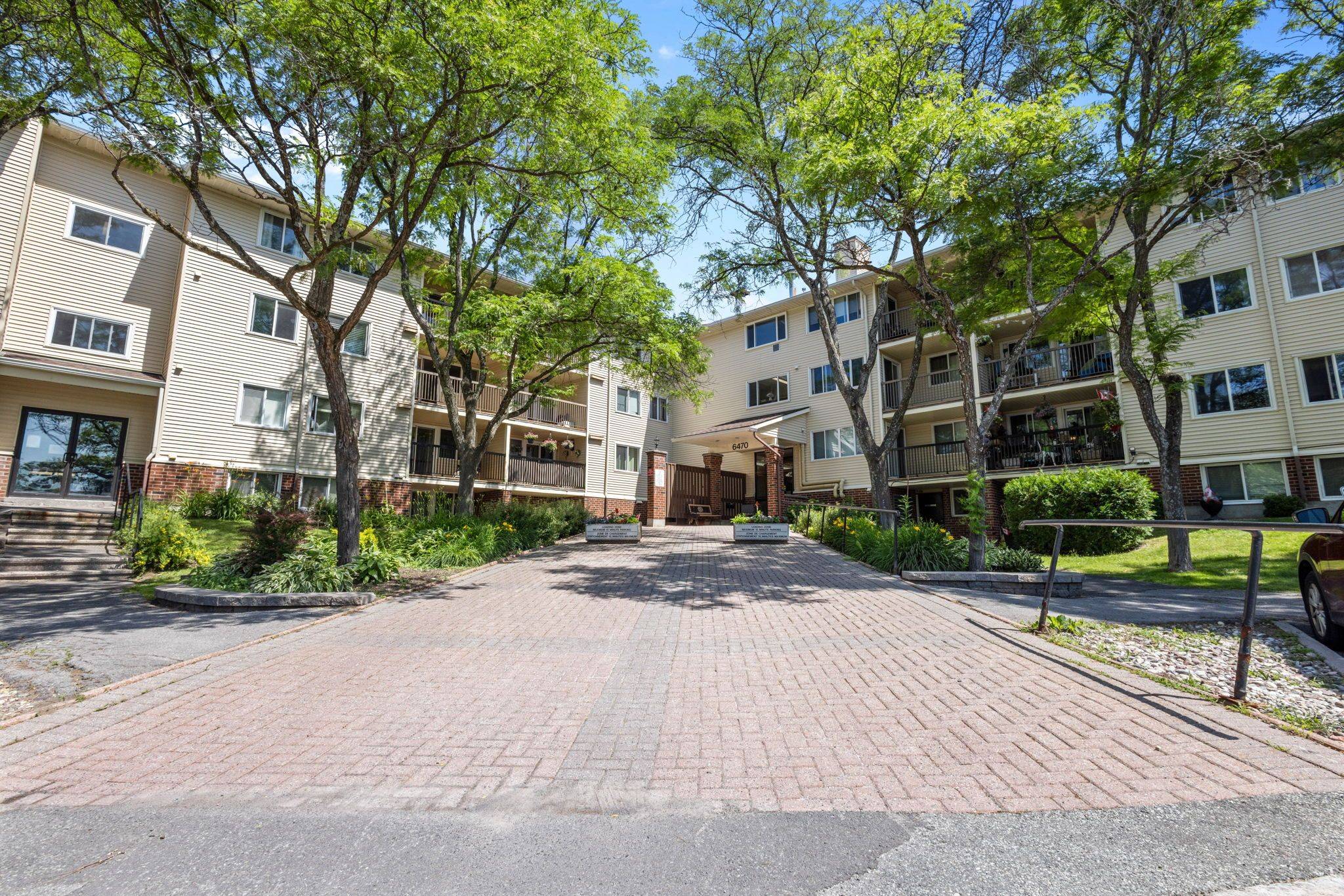 Orleans - Convent Glen And Area, ON K1C 4P1,6470 BILBERRY DR #106