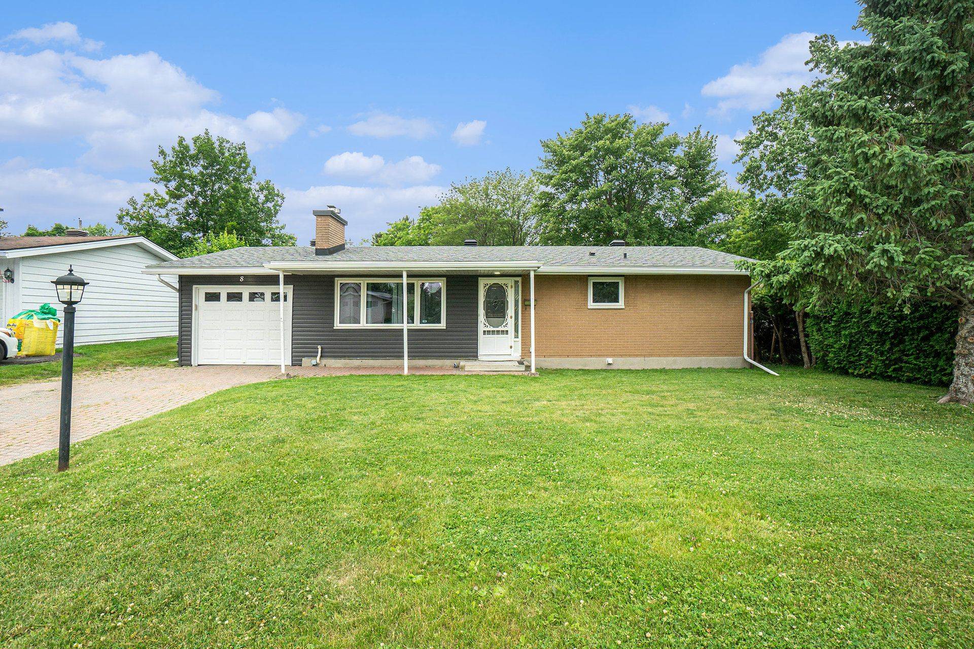 Crystal Bay - Rocky Point - Bayshore, ON K2H 5R3,8 Newgale ST