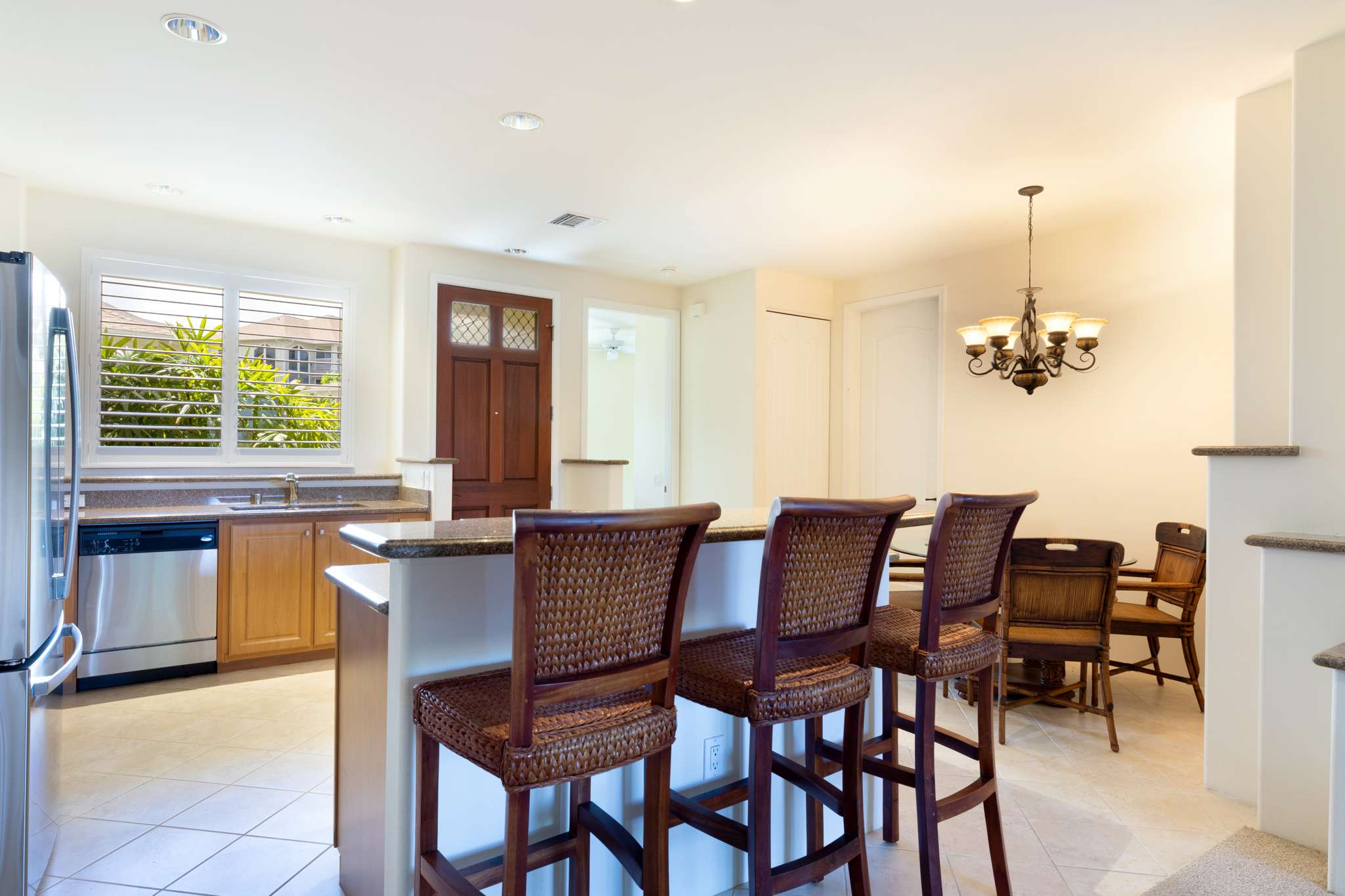 Kailua-kona, HI 96740,75-5919 ALII DR #B2