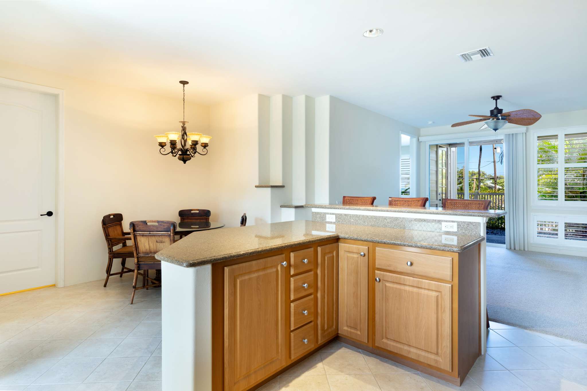 Kailua-kona, HI 96740,75-5919 ALII DR #B2