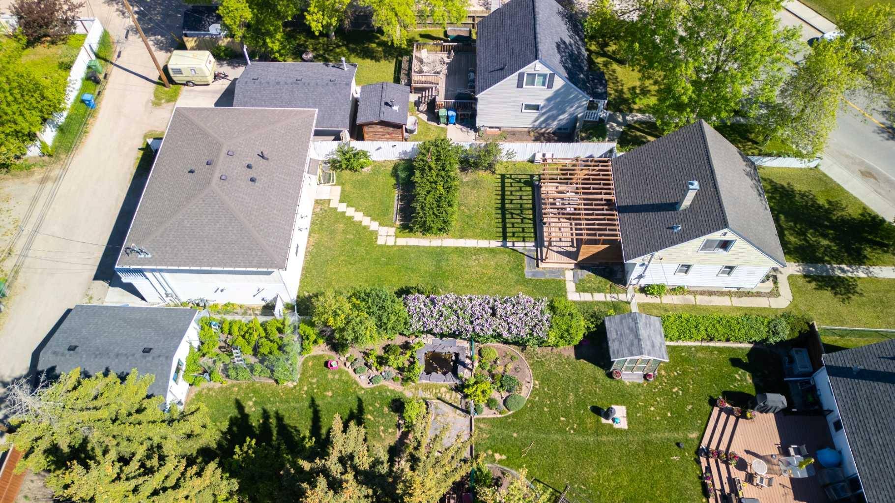 Calgary, AB T2E5L2,1015 Russet RD NE