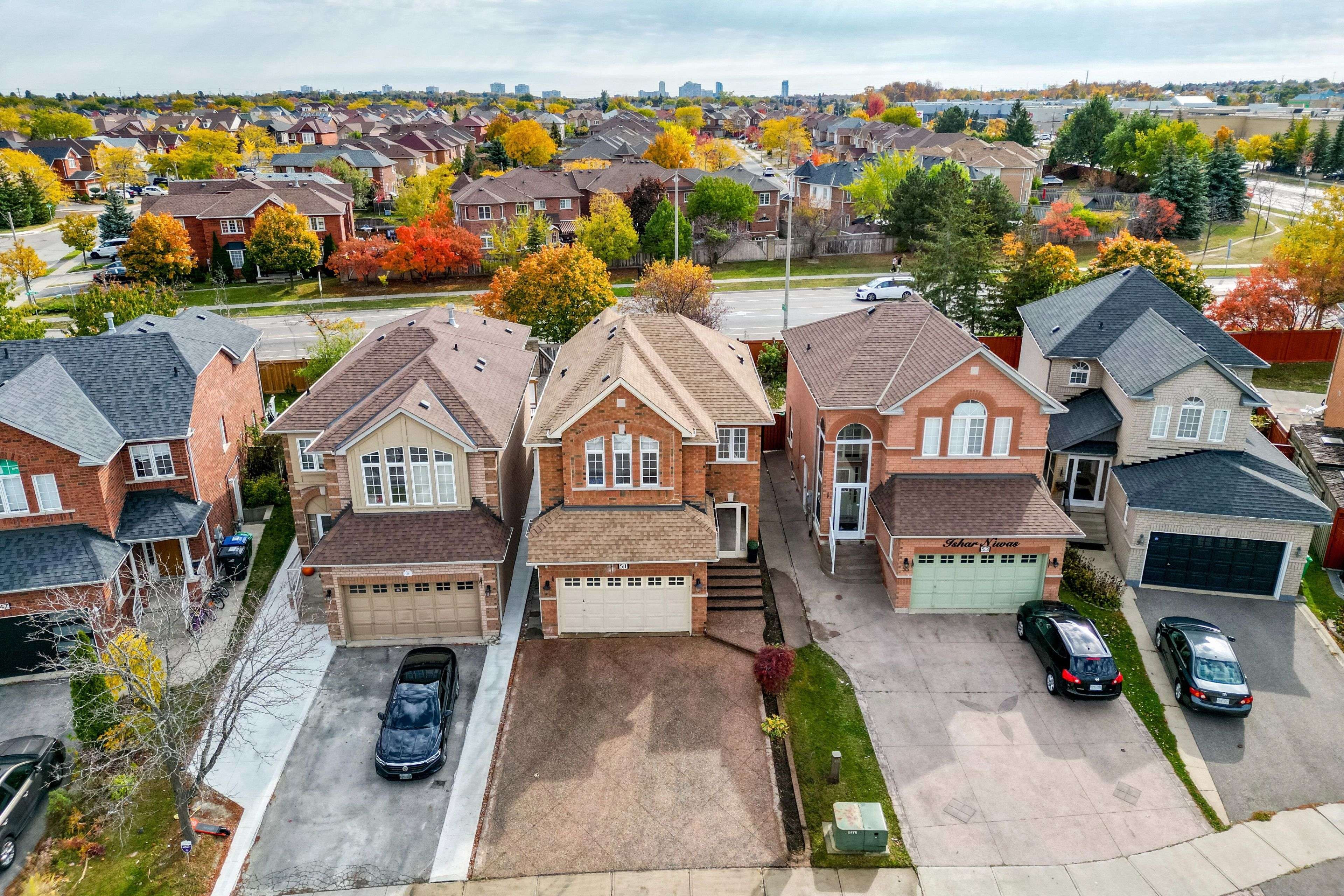 Brampton, ON L6R 2M1,51 Blue Whale BLVD