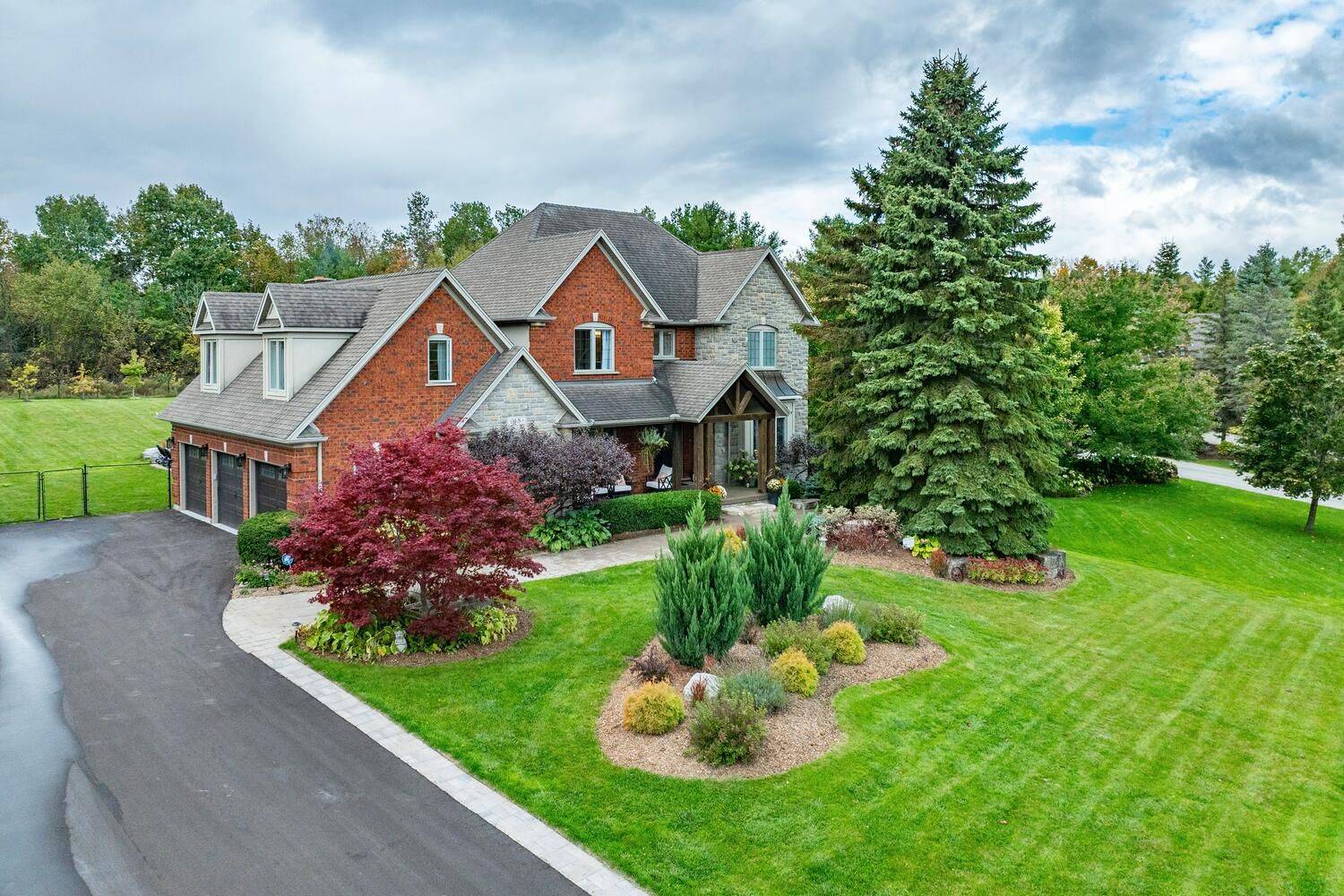 Hamilton, ON L0R 1H3,48 PALOMINO DR