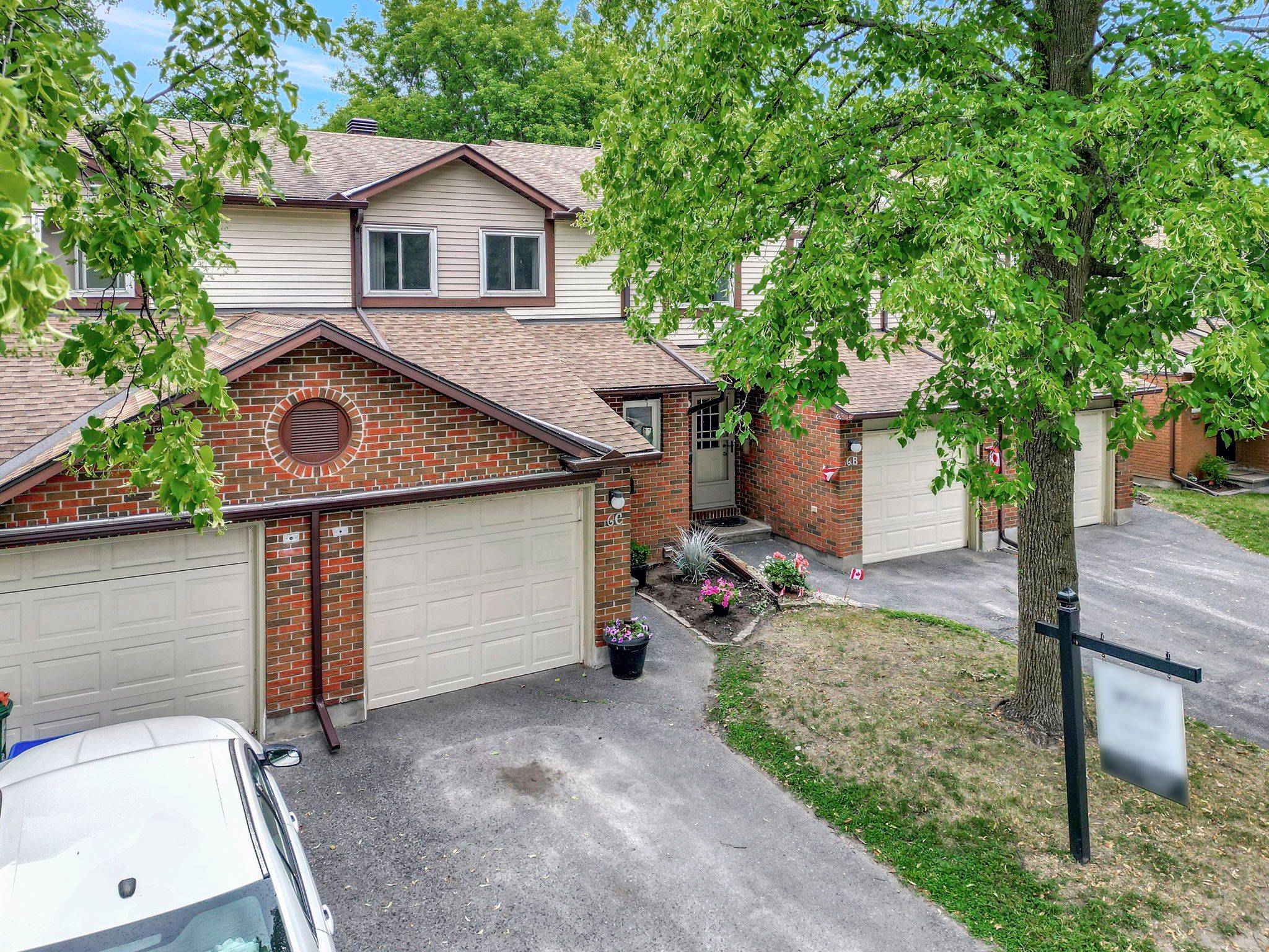 South Of Baseline To Knoxdale, ON K2G 4Z5,6 Offenbach LN #C