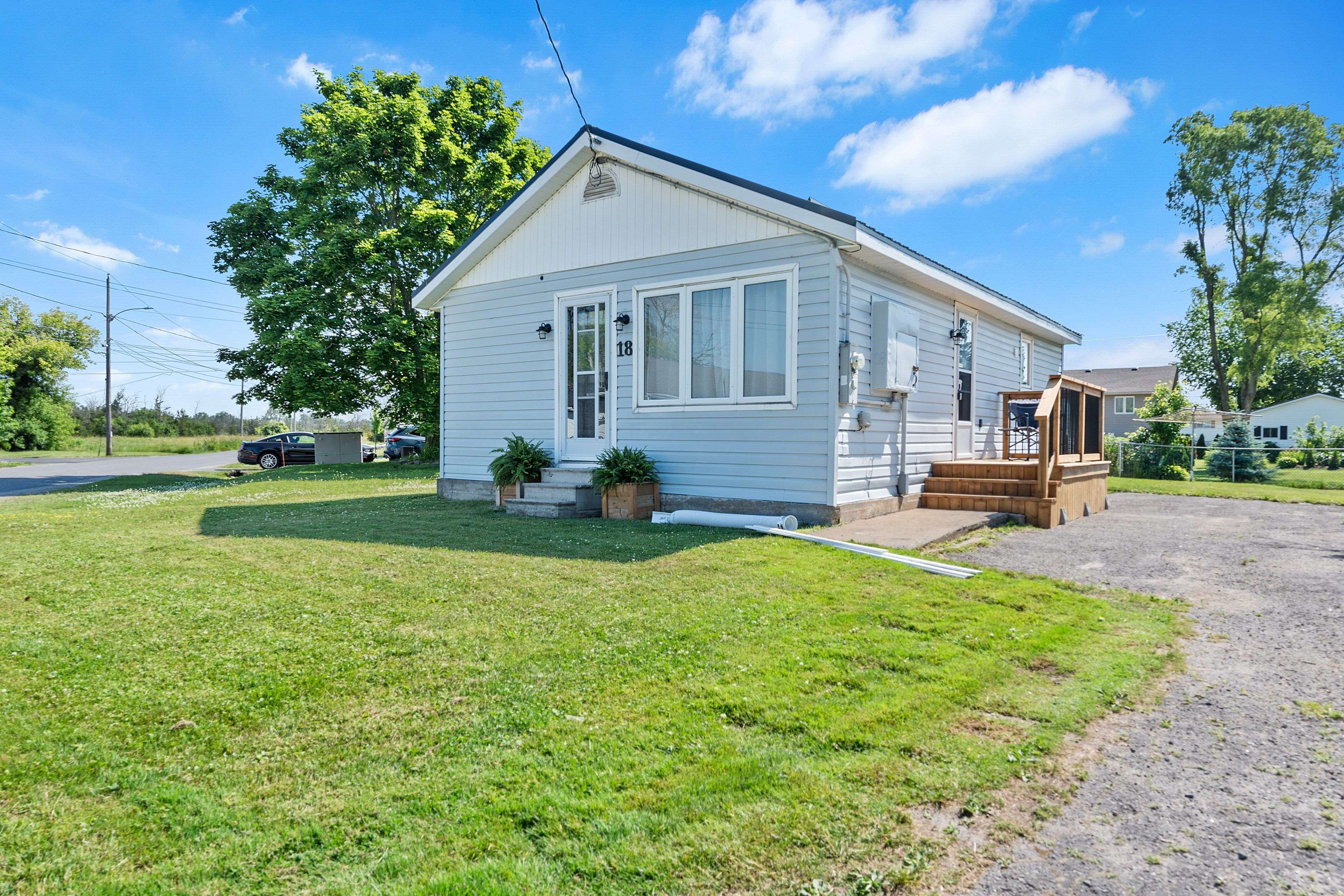 Loyalist, ON K0H 2H0,18 MUD LAKE RD S