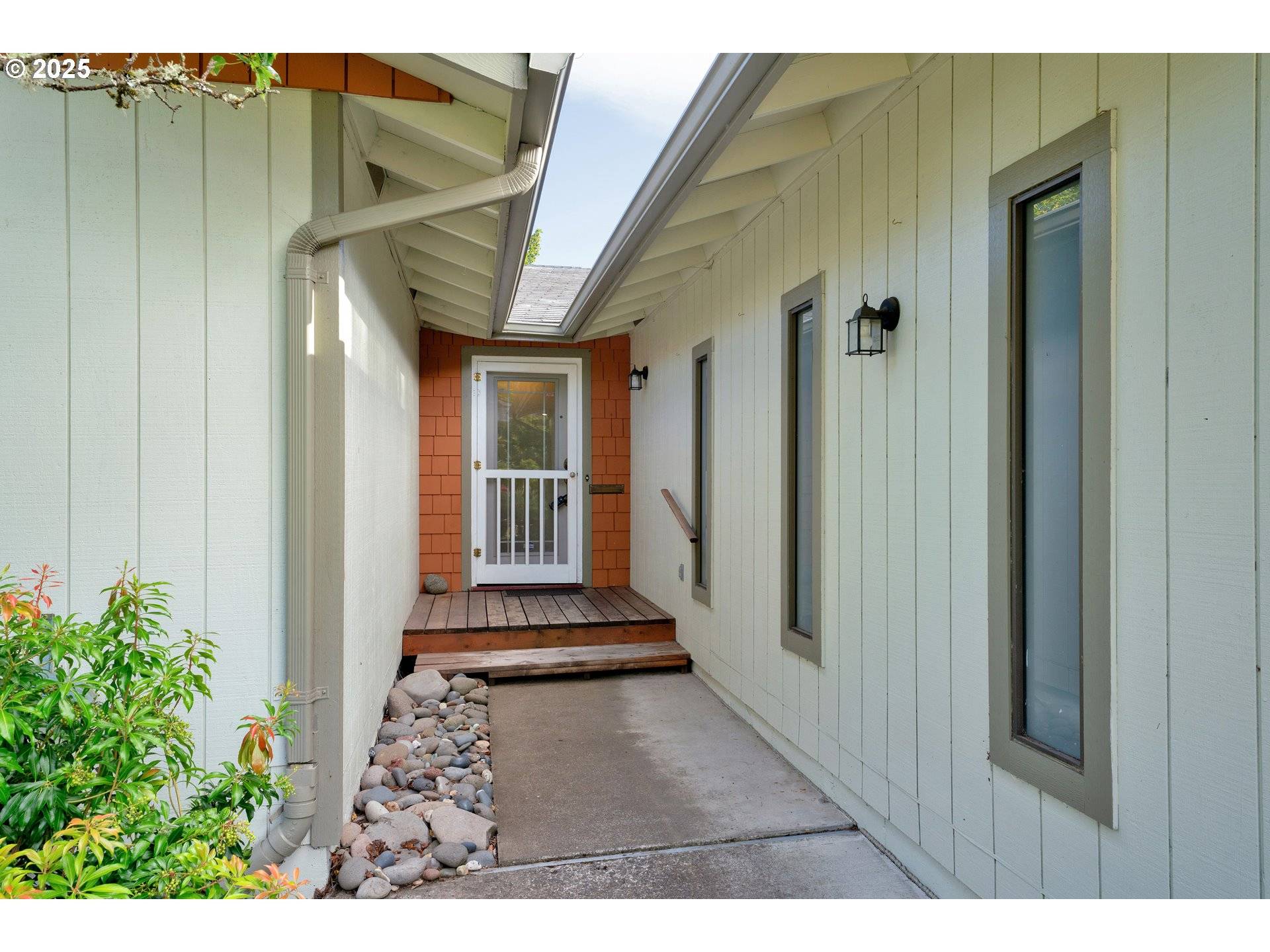 Eugene, OR 97405,206 W 27TH AVE
