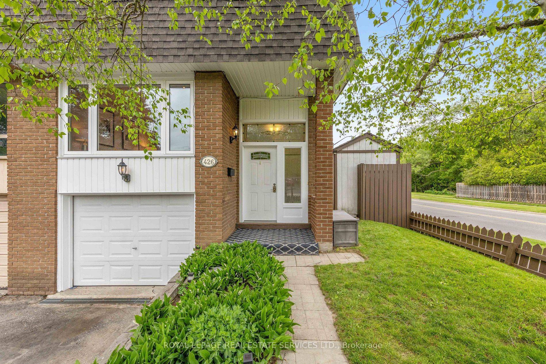 Oshawa, ON L1G 6P7,426 Camelot CT
