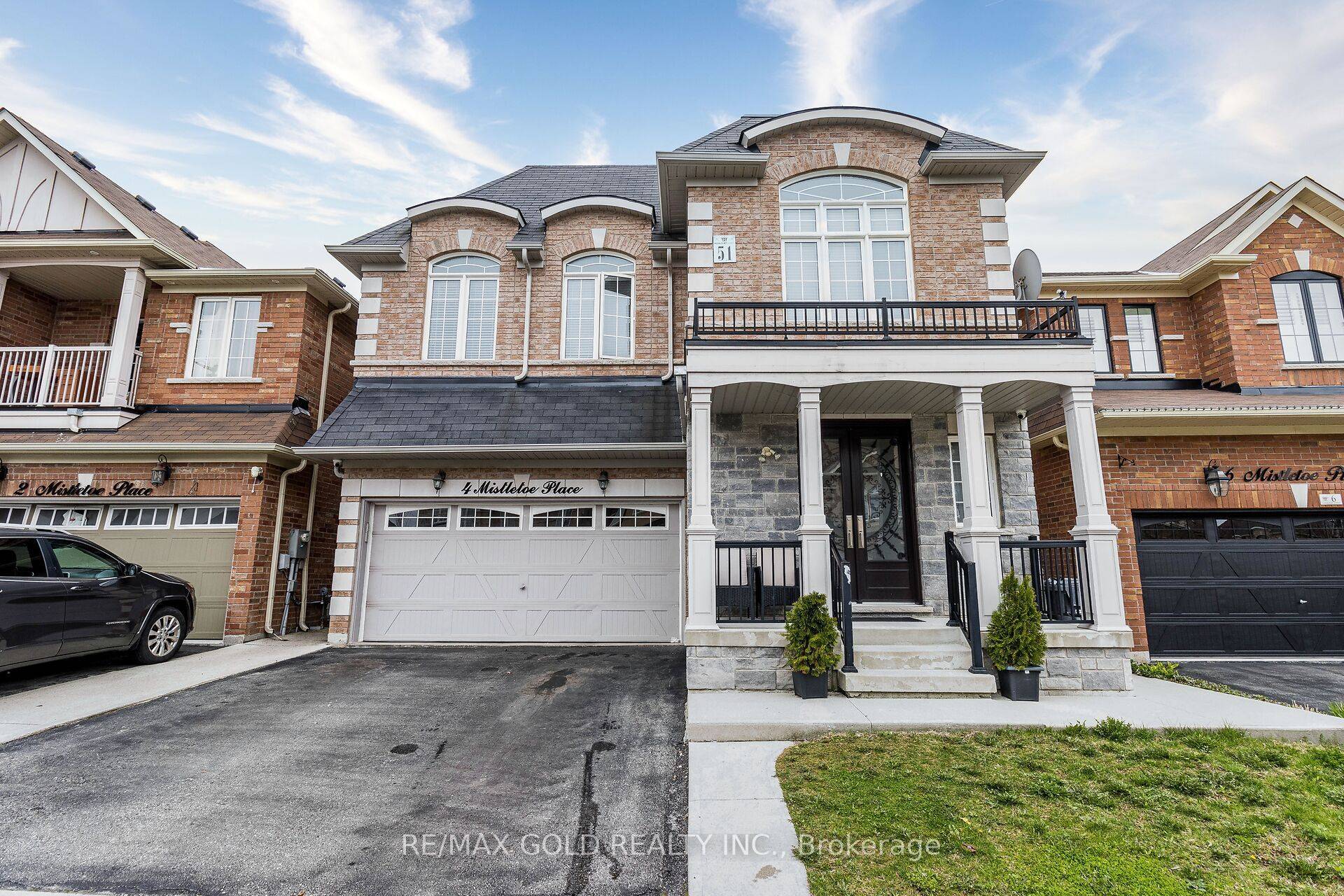 Brampton, ON L6Y 5V1,4 Mistletoe PL