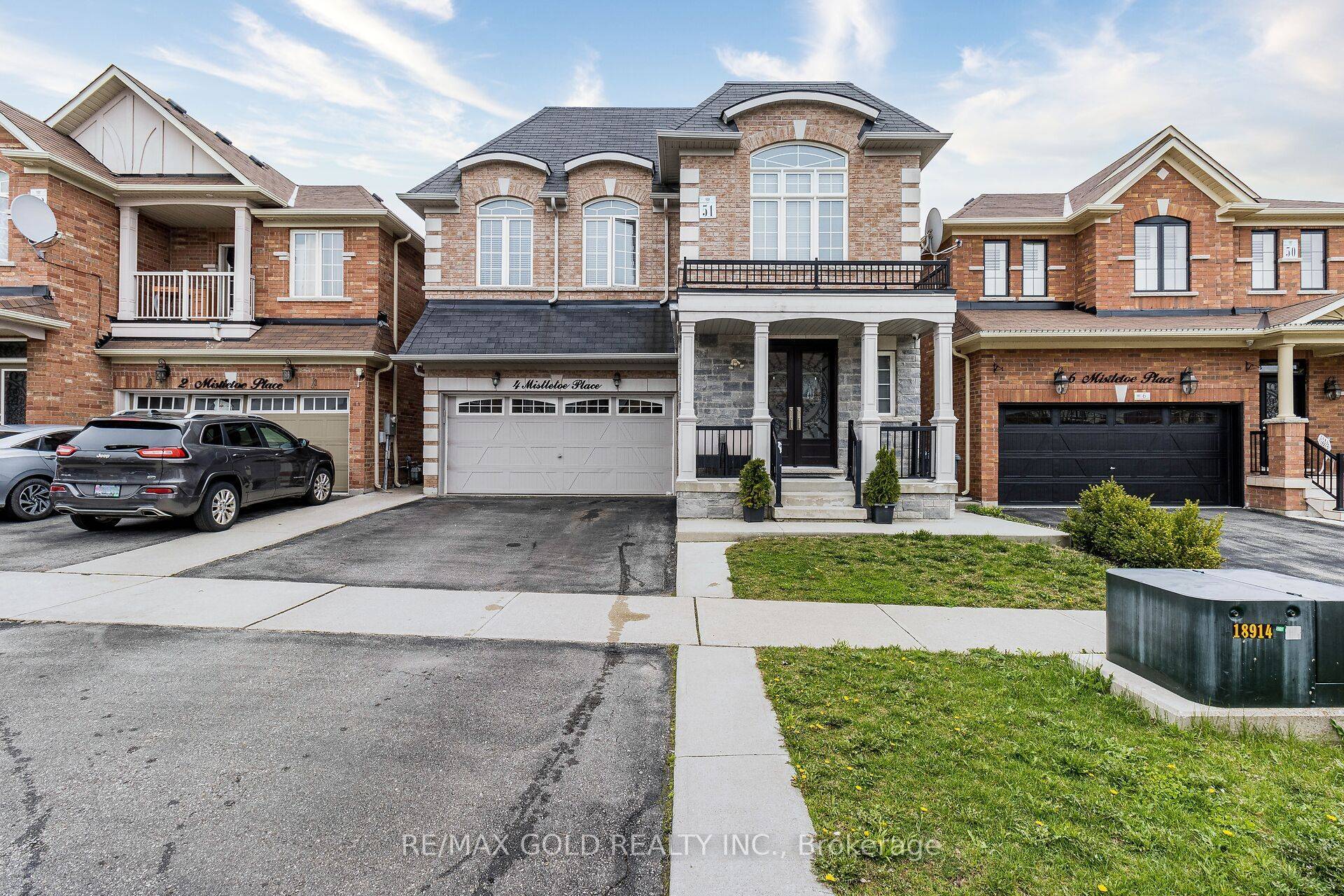 Brampton, ON L6Y 5V1,4 Mistletoe PL