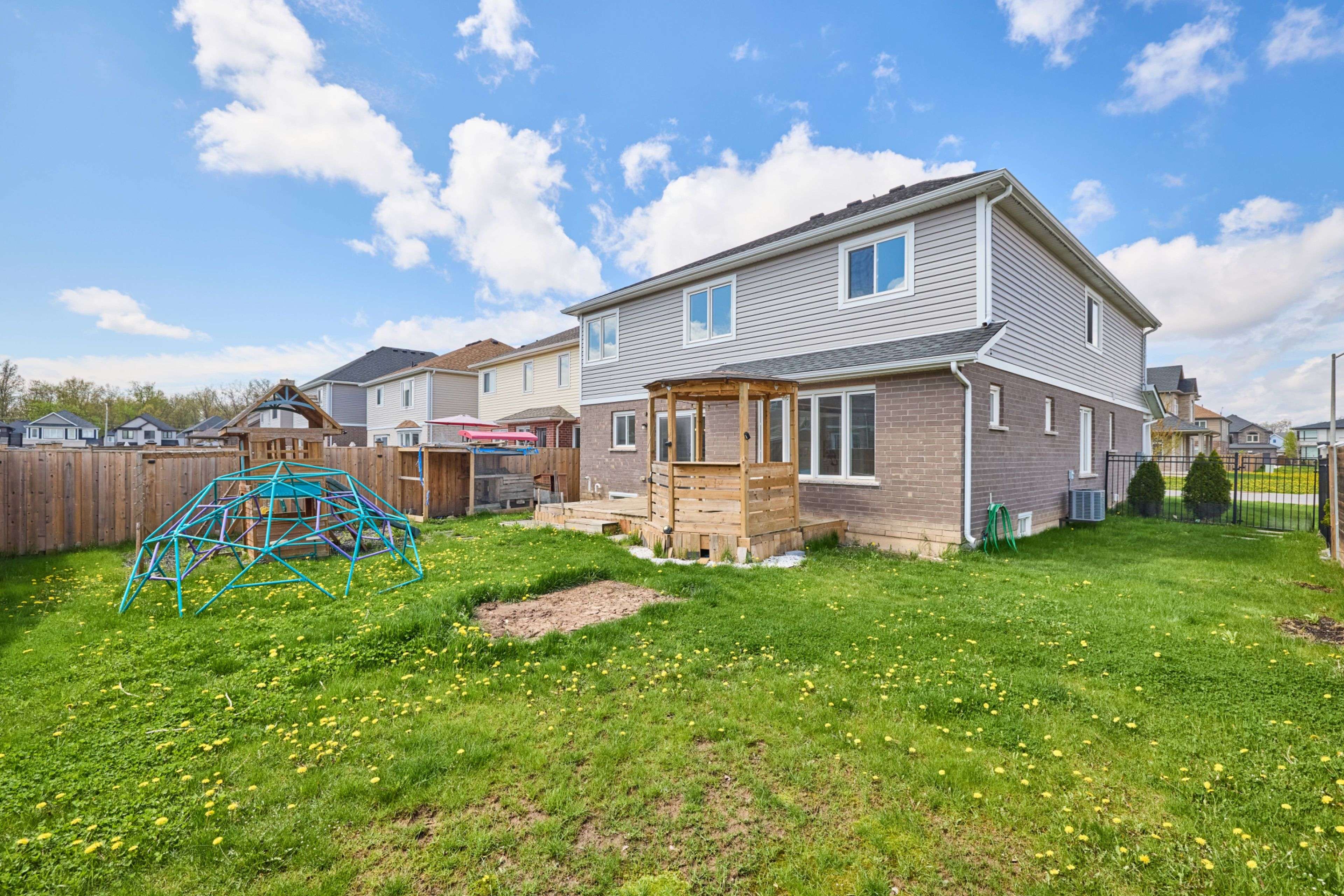 Niagara Falls, ON L2G 7T3,7714 Clendenning ST