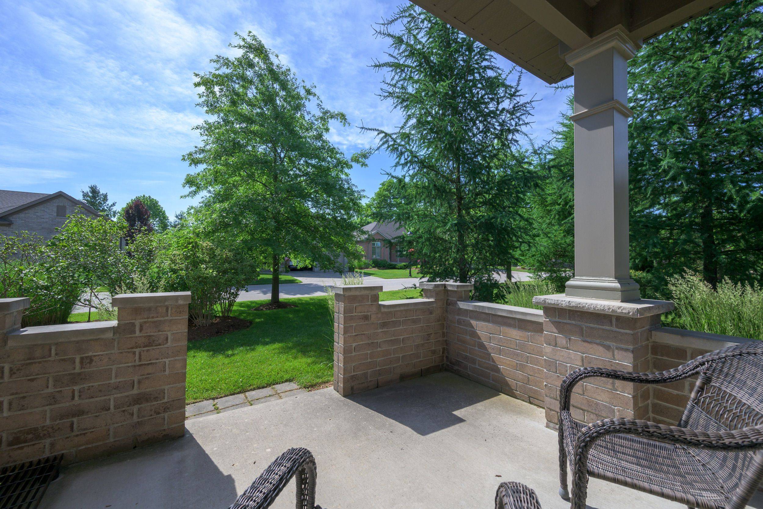 London South, ON N6K 5R4,2757 Sandra Post LN