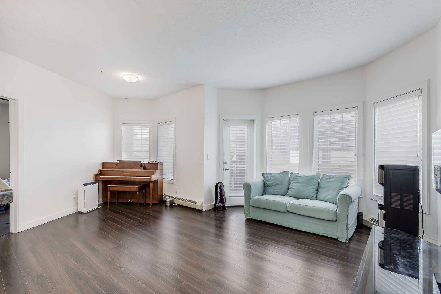 Calgary, AB T3G 0C1,30 Royal Oak PLZ NW #126