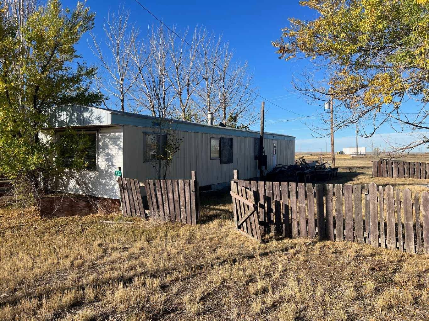 Suffield, AB T1A 8K8,433 2 ST