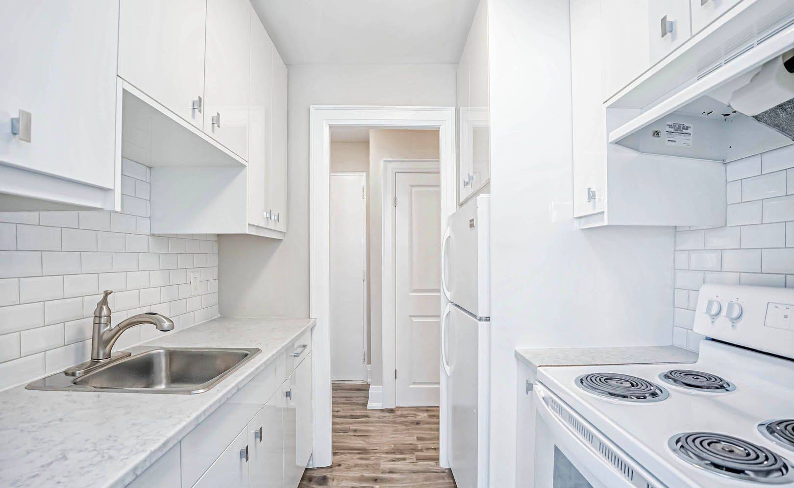 Toronto C07, ON M2R 1L5,8 Kingsbridge CT #102