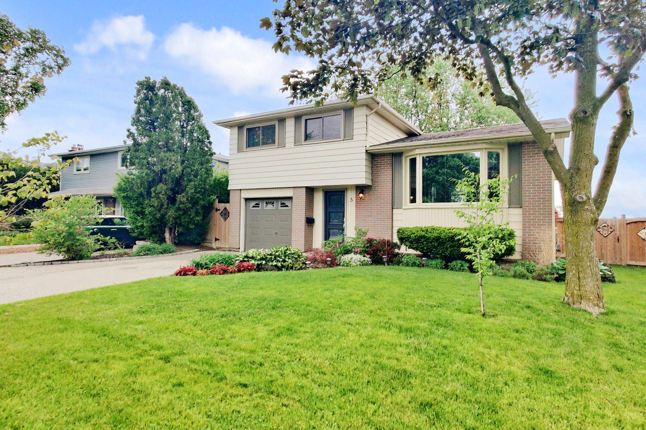 Brampton, ON L6W 1C2,5 Lockton CRES