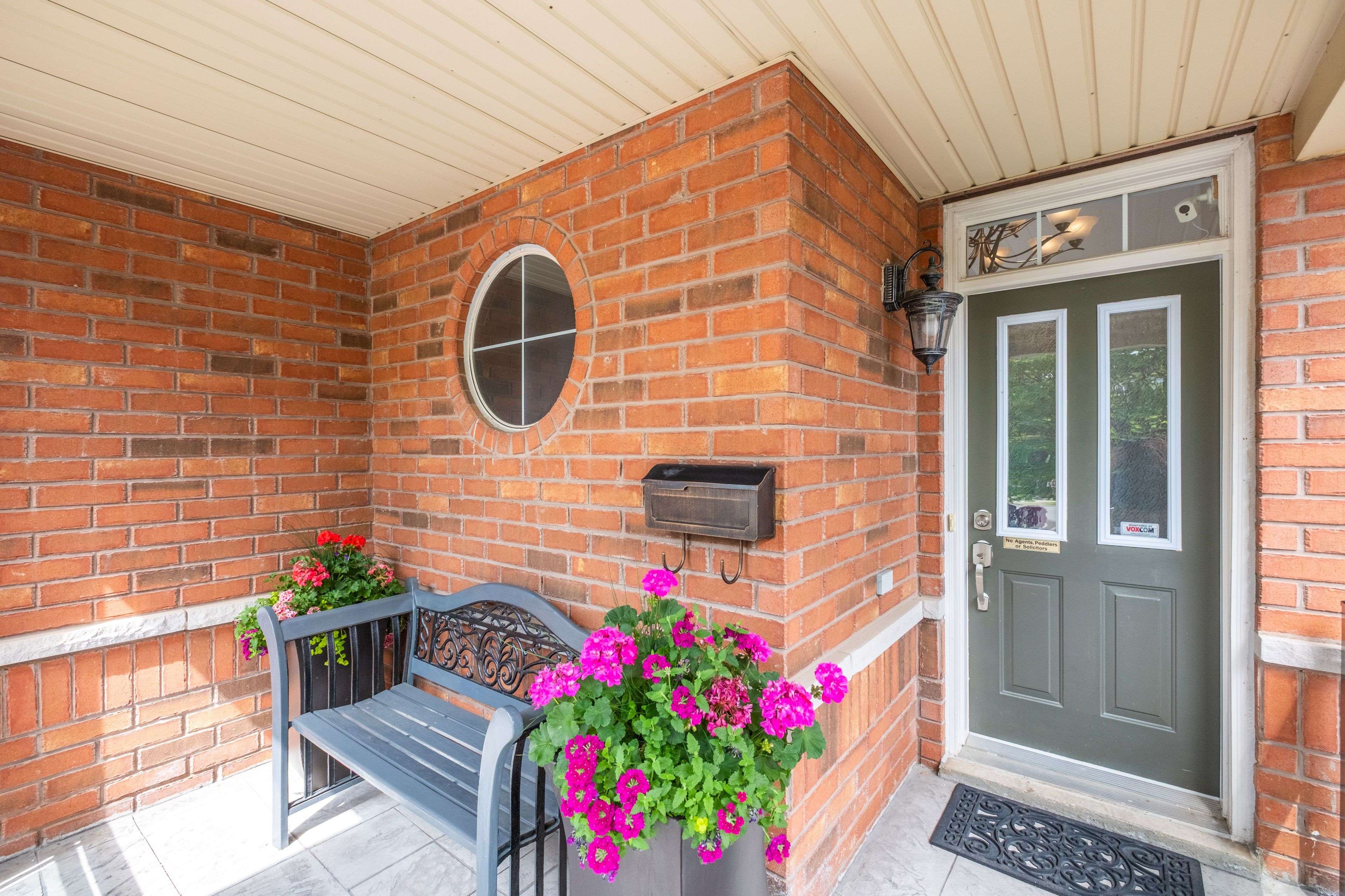 Mississauga, ON L5M 7V6,3213 Escada DR