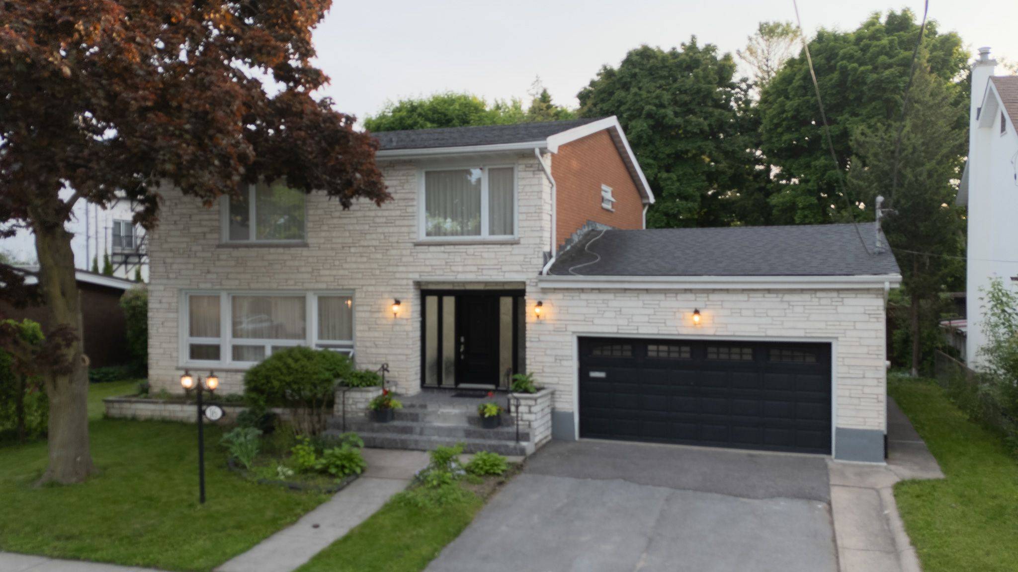 Kingston, ON K7L 4N4,16 Pembroke ST
