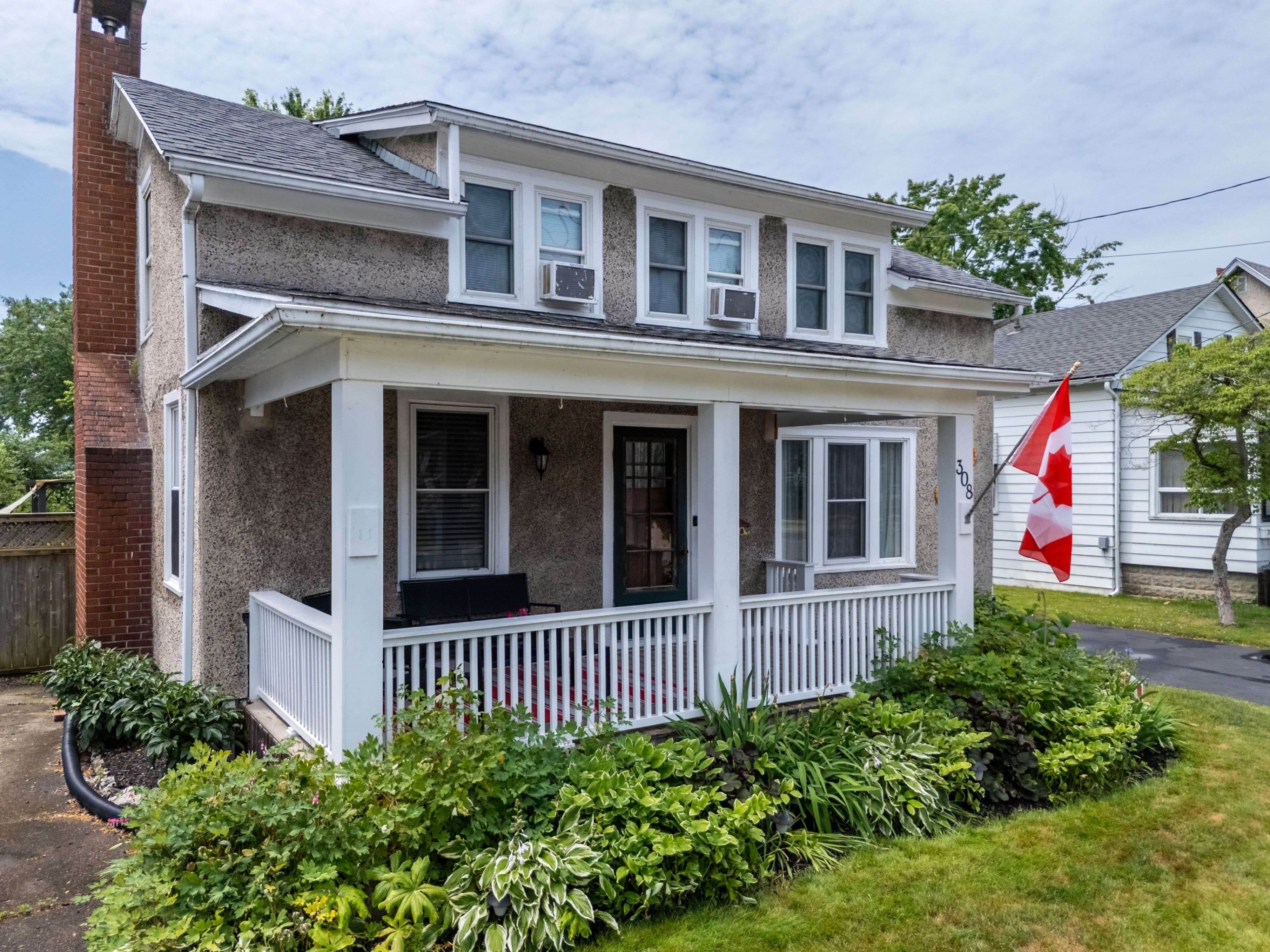 Haldimand, ON N1A 1V5,308 Lock ST W