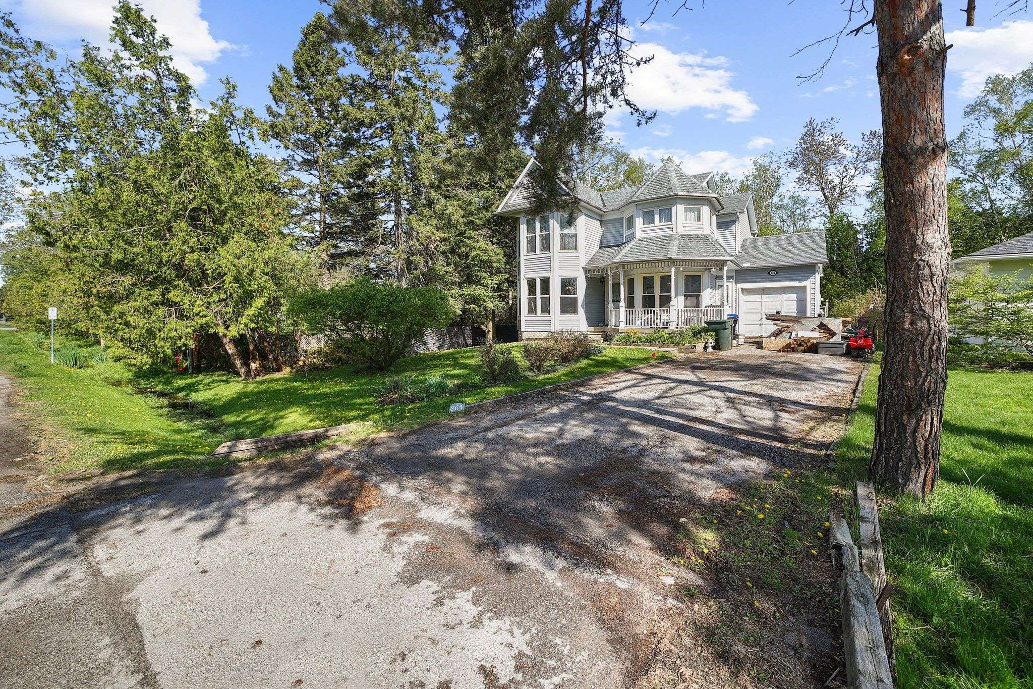 Innisfil, ON L9S 2C4,864 Lebanon DR