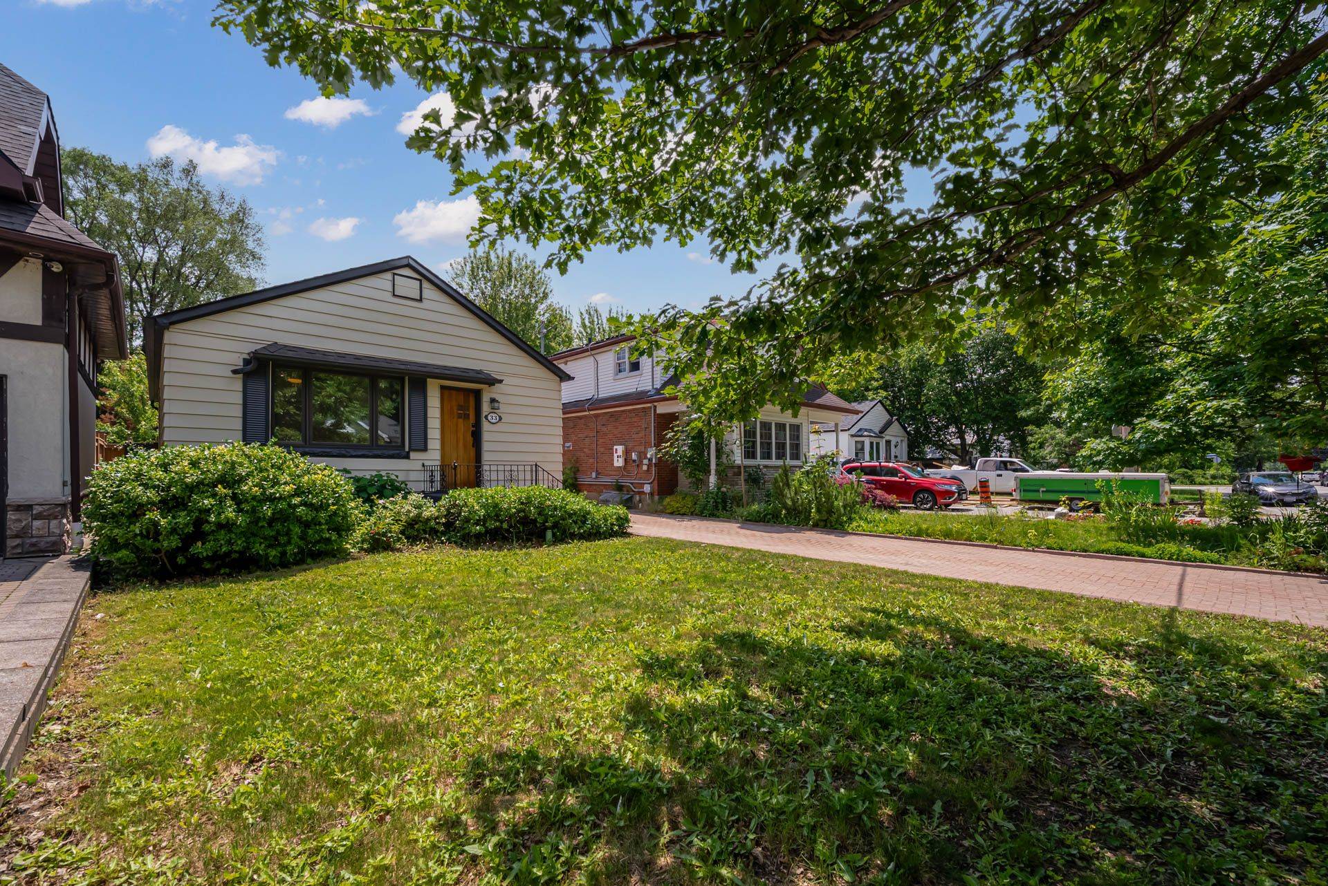 Toronto W06, ON M8W 1E4,33 Ash CRES