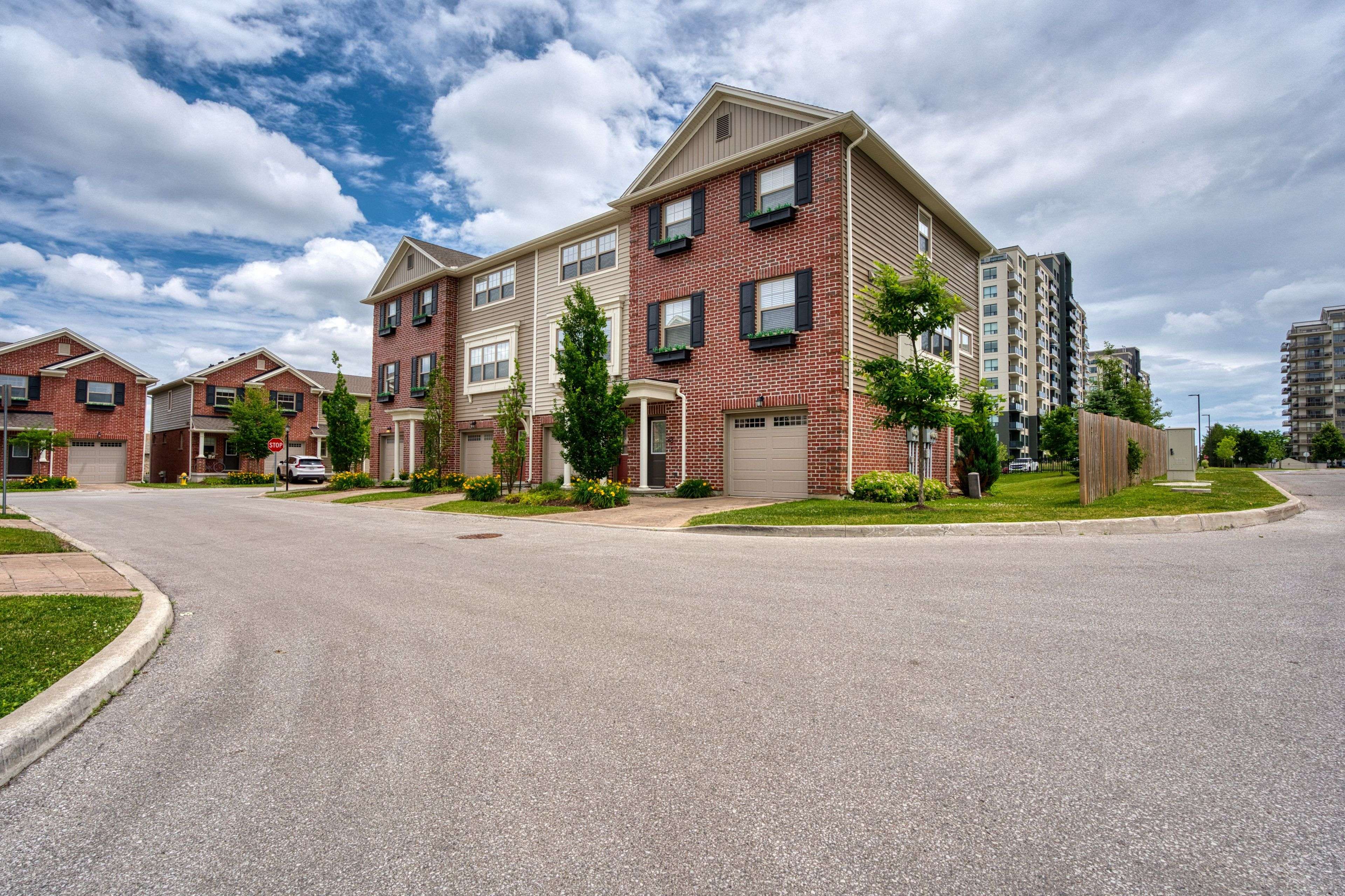London South, ON N6L 0E6,3025 Singleton AVE #84