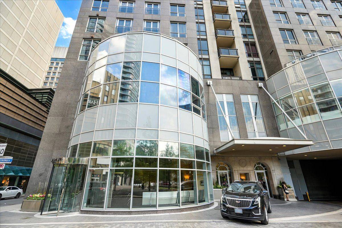 Toronto C02, ON M5R 3T8,10 Bellair ST #804