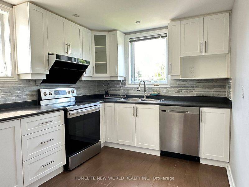 Richmond Hill, ON L4C 2S6,294 Taylor Mills DR S #Upper