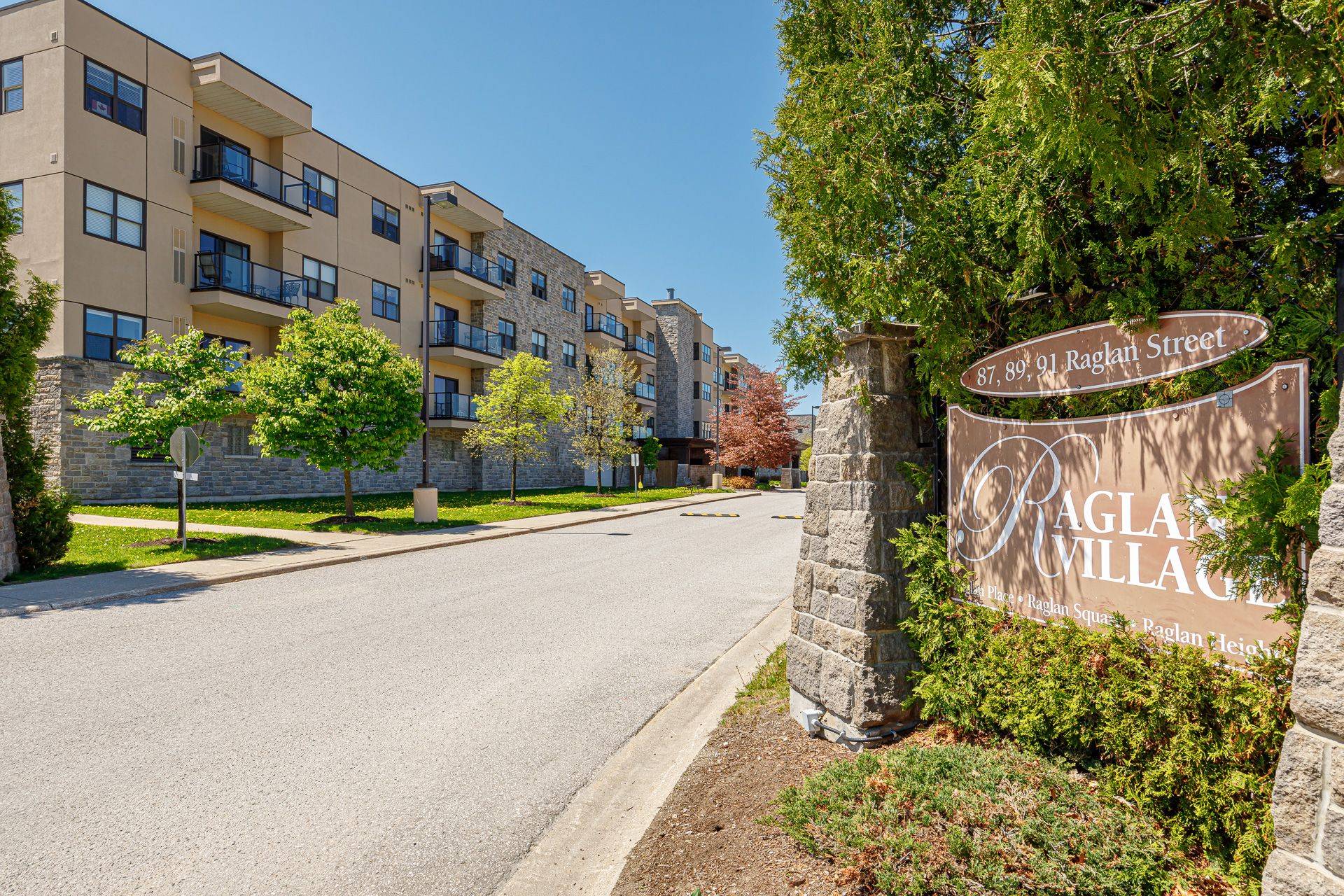 Collingwood, ON L9Y 0B2,91 Raglan ST #217