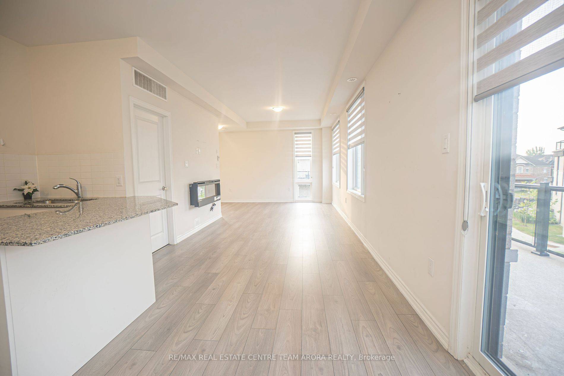 Brampton, ON L6Y 6G1,20 Knotsberry CIR #9