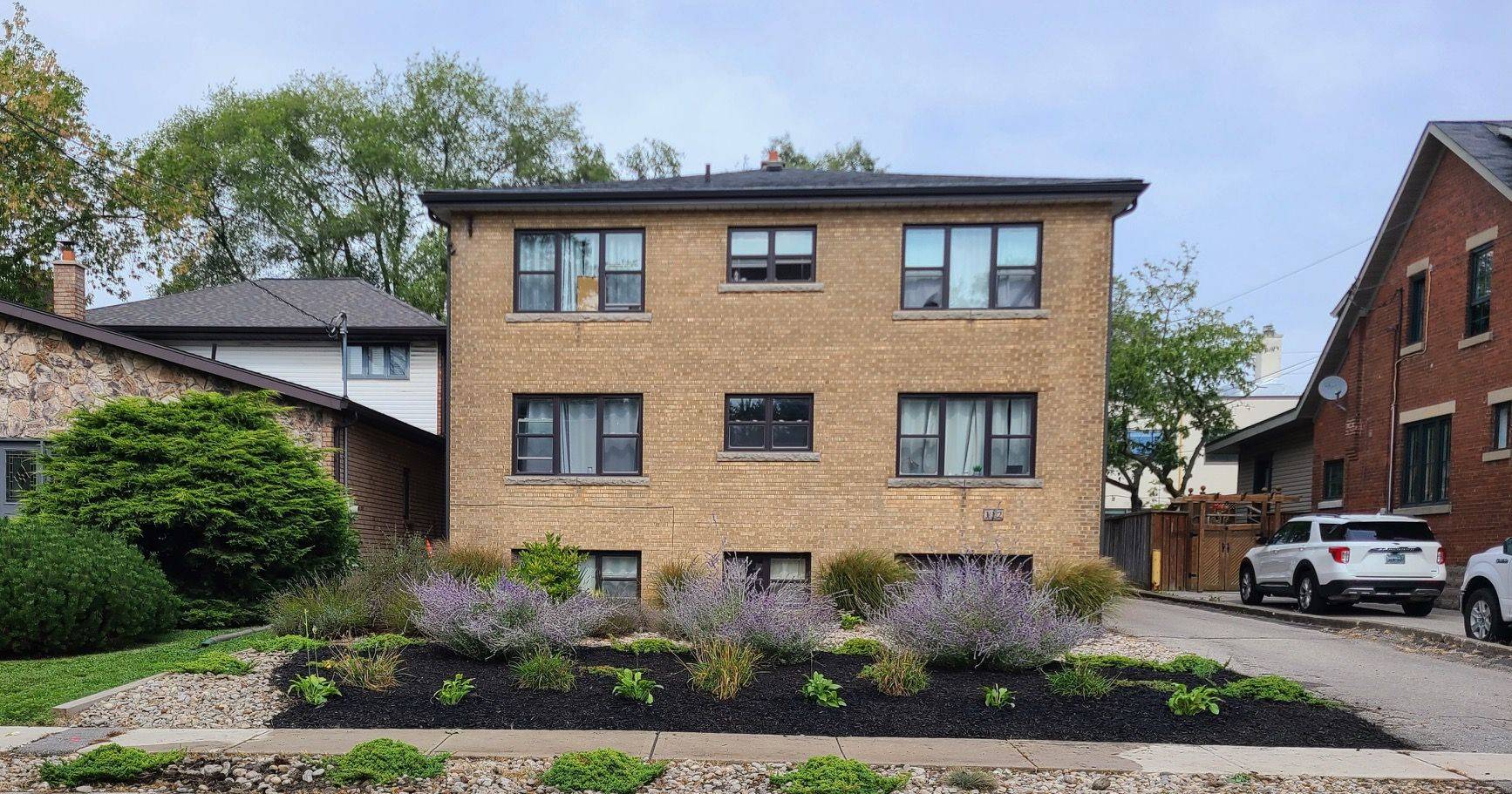 Toronto W06, ON M8V 2H8,112 Alder CRES #203