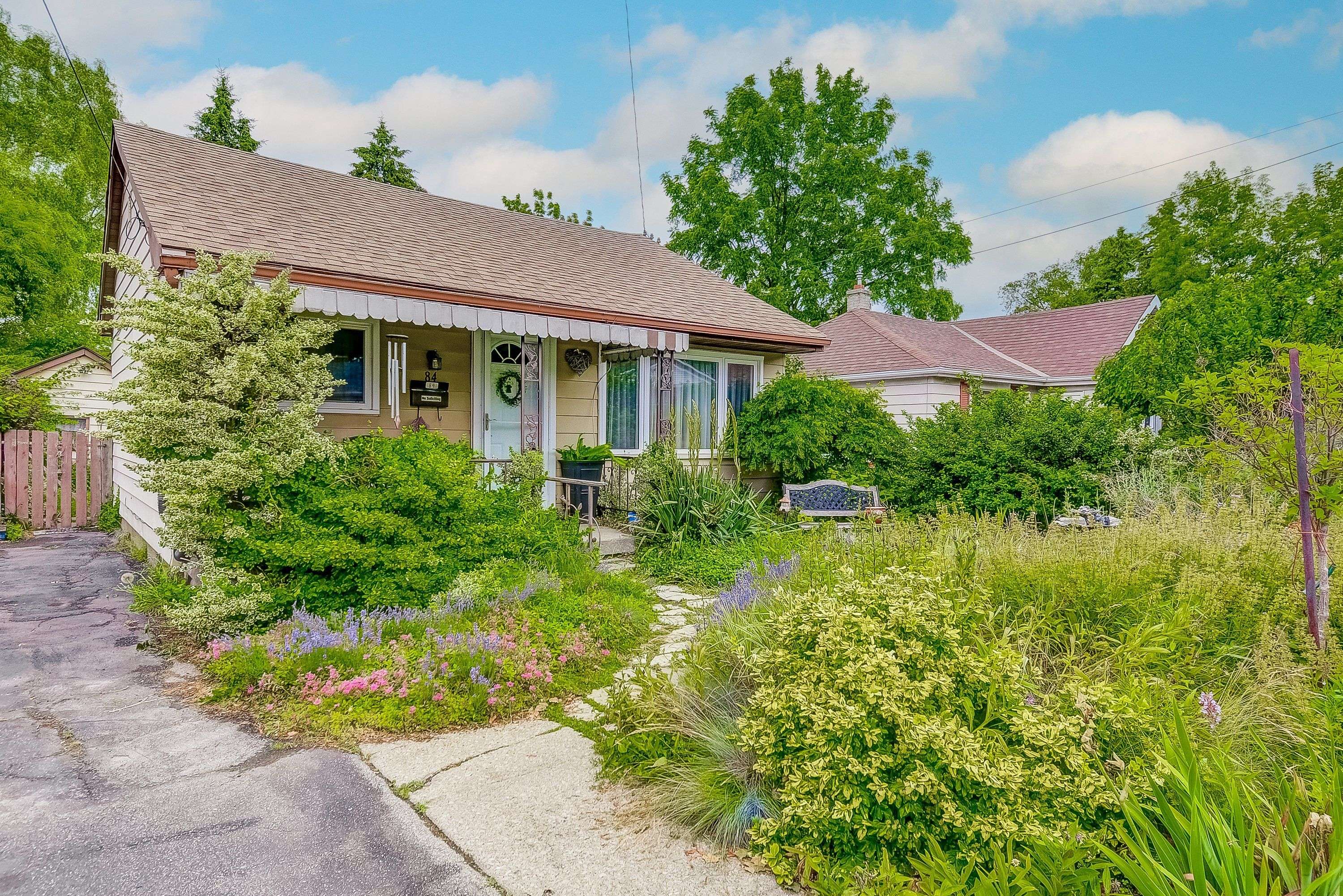 Hamilton, ON L8V 3R9,84 East 32 ST