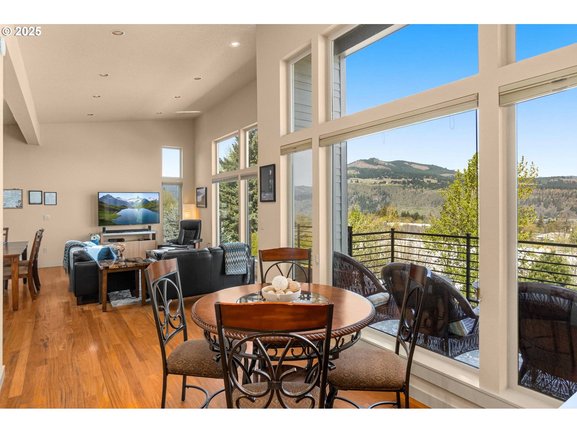 Hood River, OR 97031,2217 CLEARWATER LN