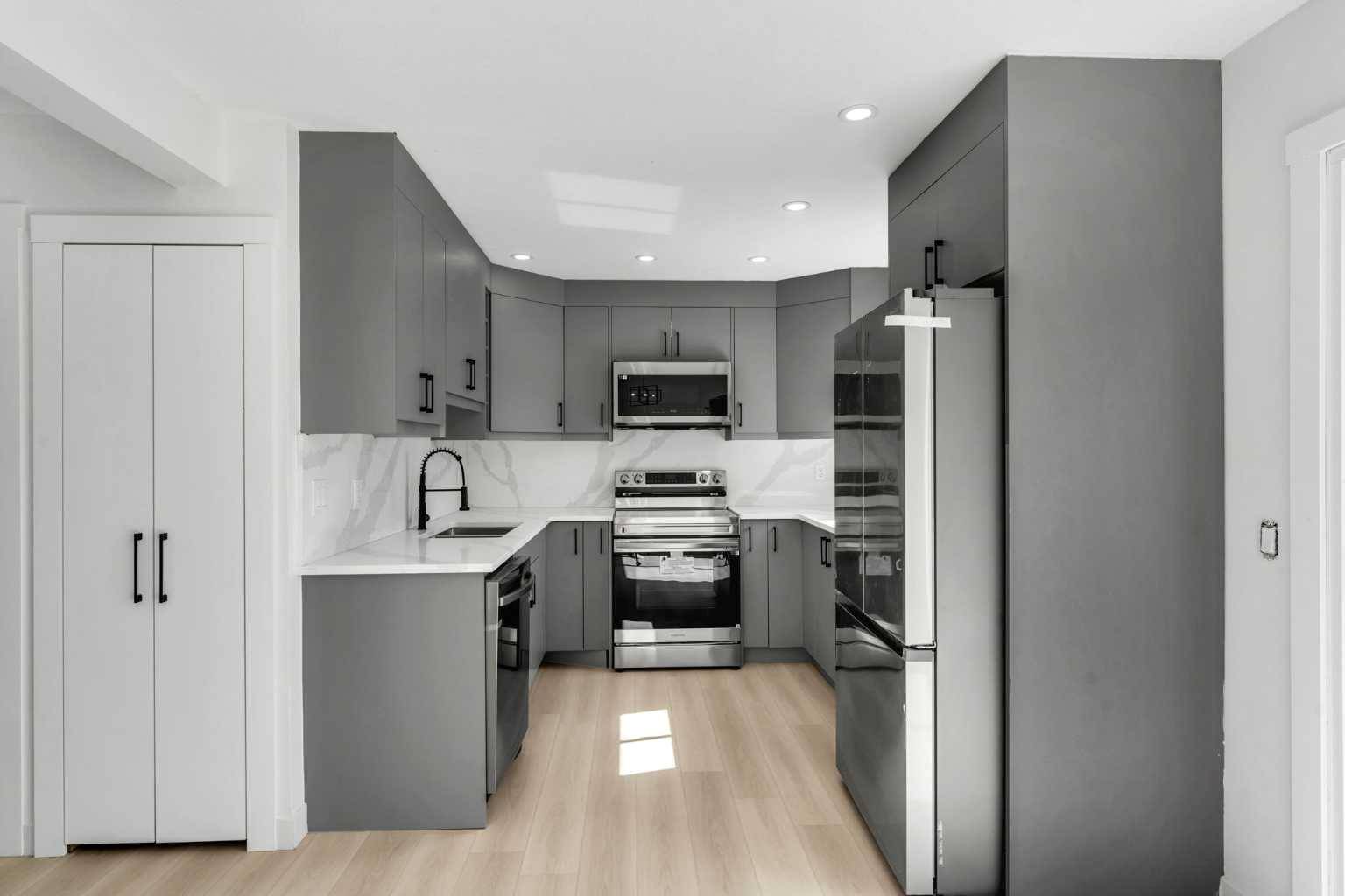 Calgary, AB T2J 5Y6,62 Deer Ridge WAY SE