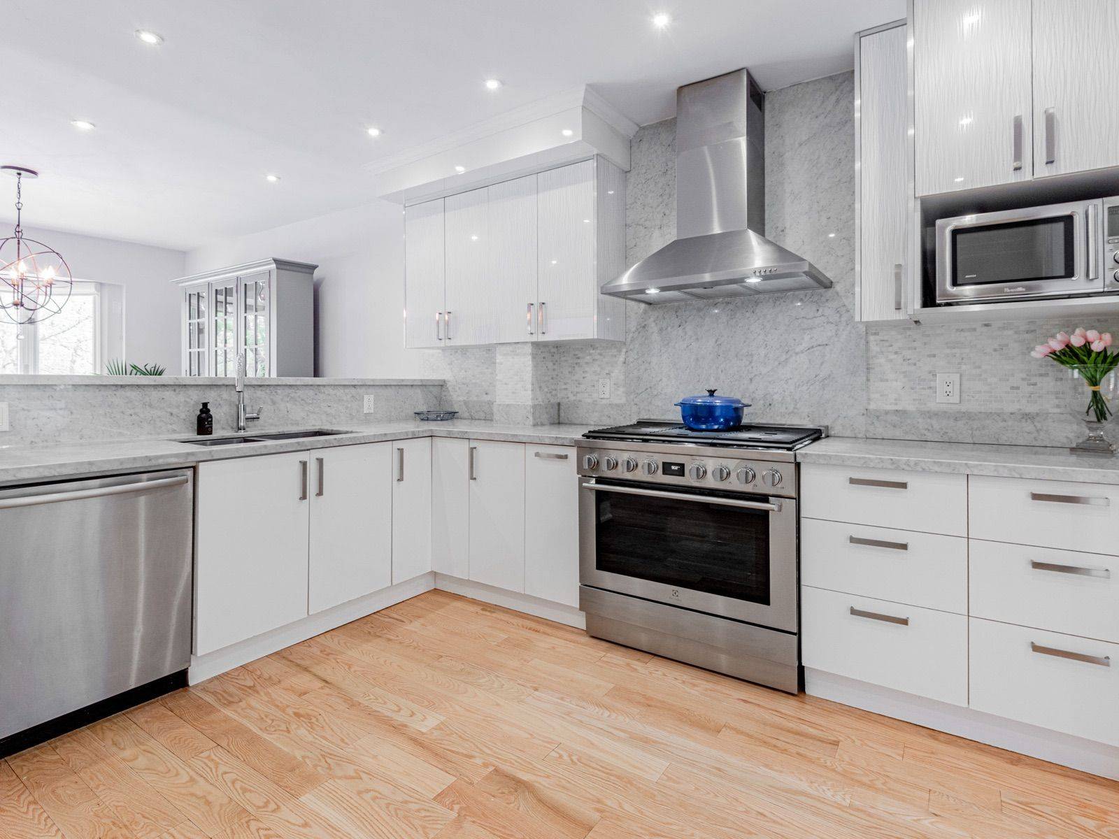 Toronto C04, ON M4N 1E7,20 Glengrove AVE E