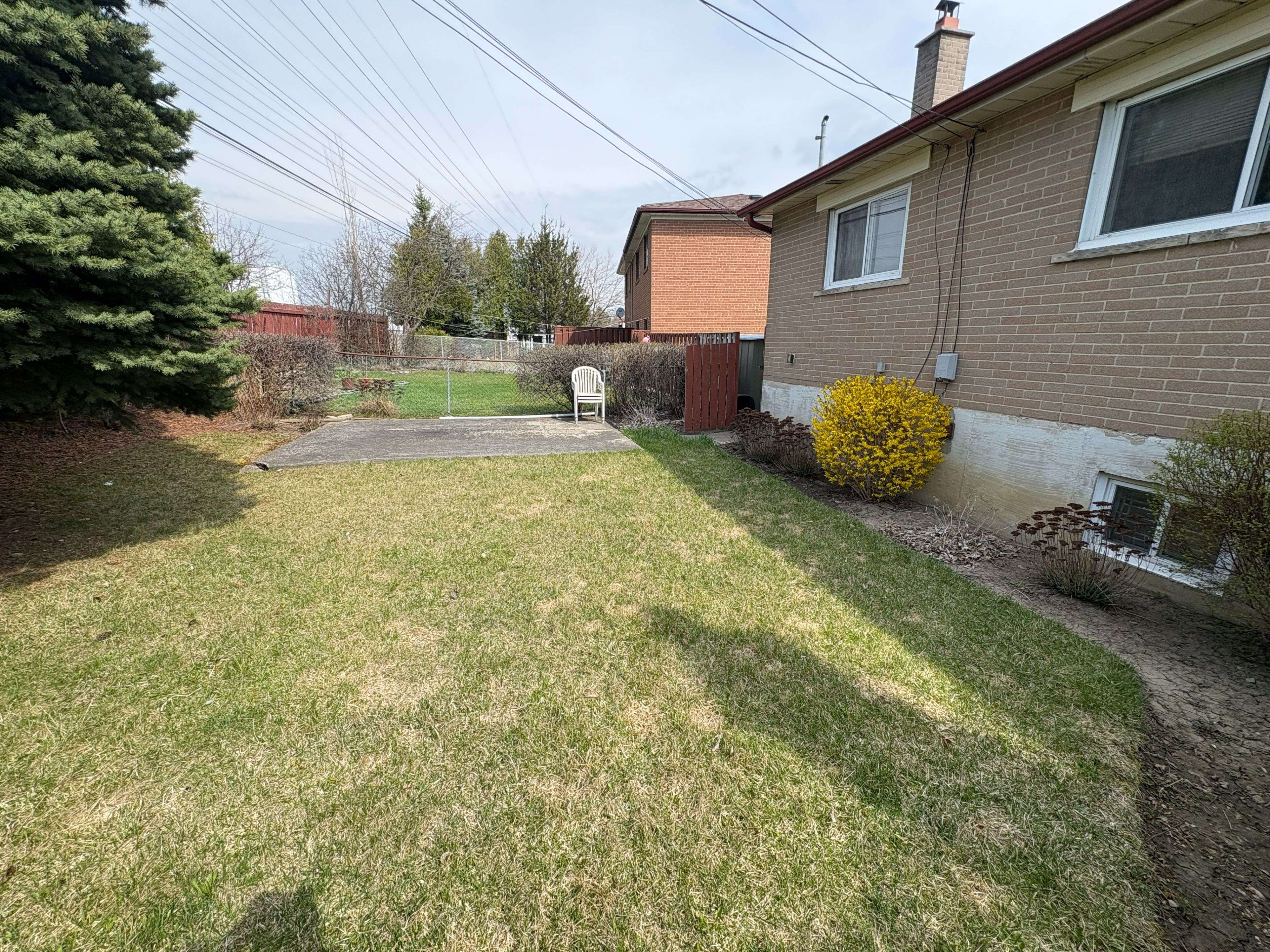 Toronto W10, ON M9V 2B8,35 Elmvale CRES
