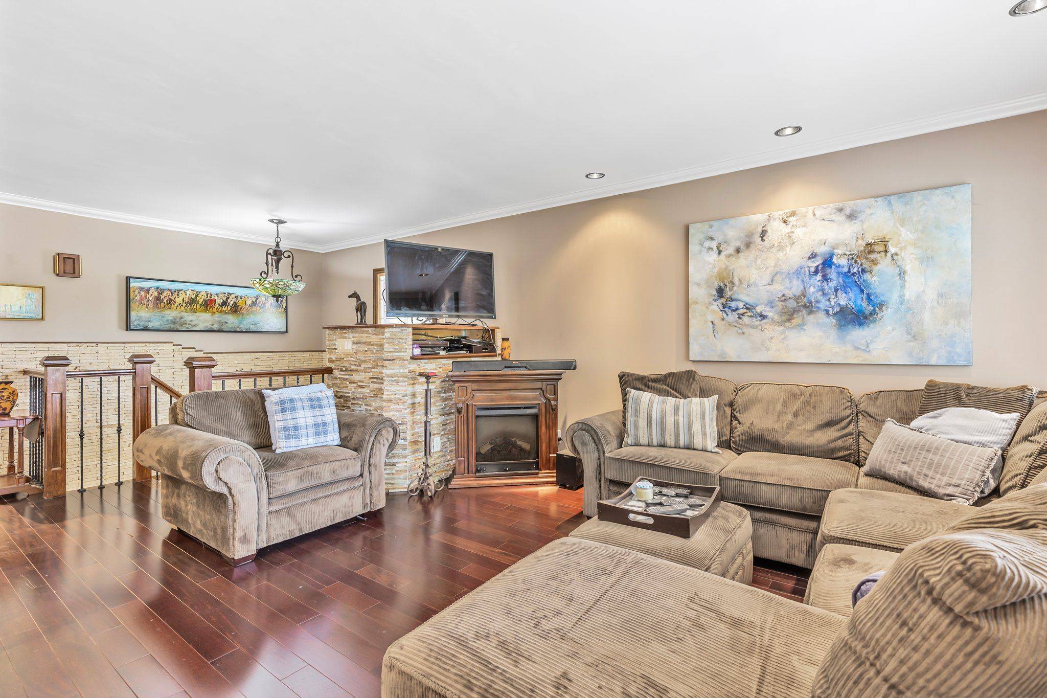 Toronto W10, ON M9W 2V9,20 Hallow CRES