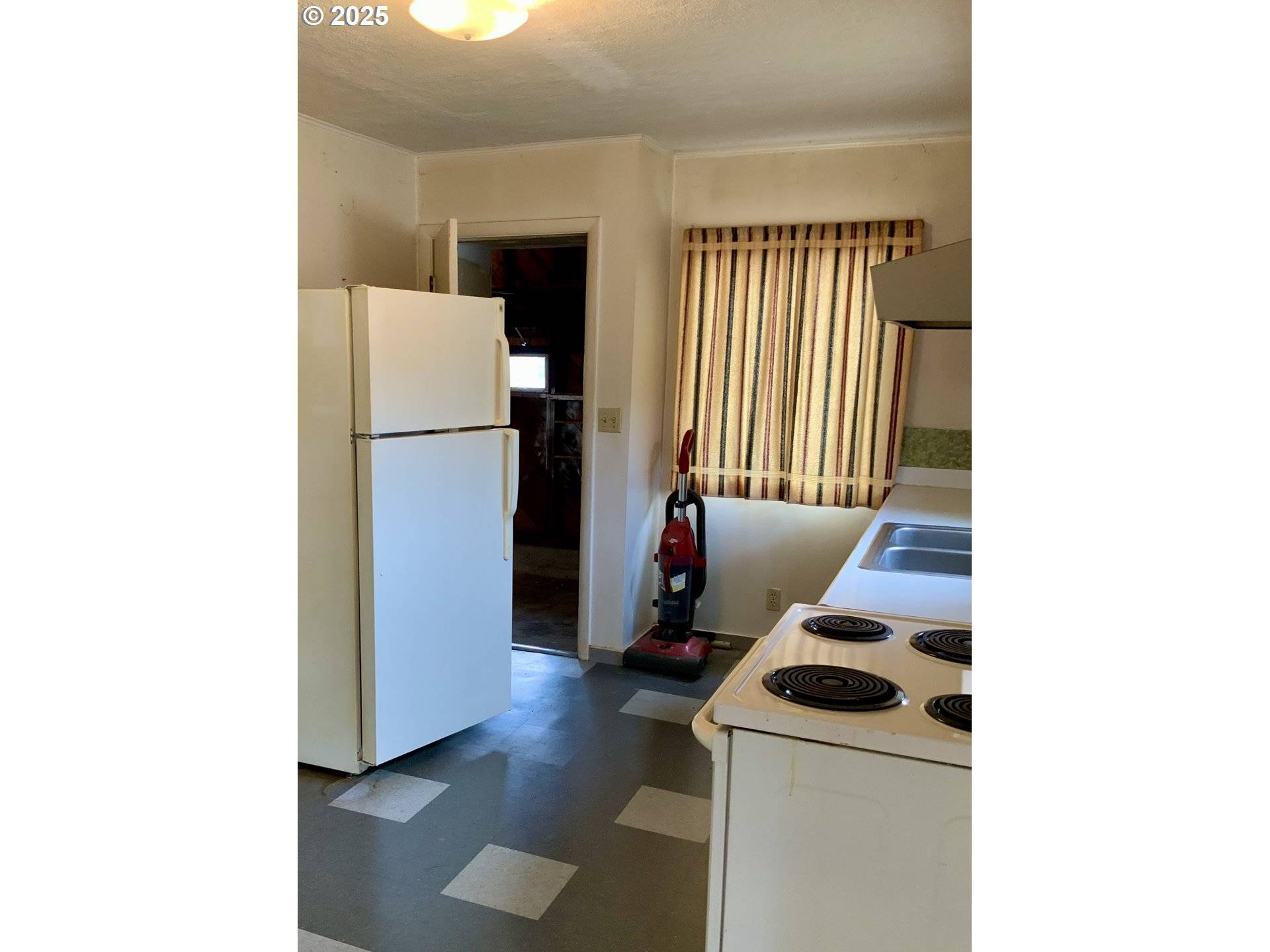 Gold Beach, OR 97444,94280 LEITH RD