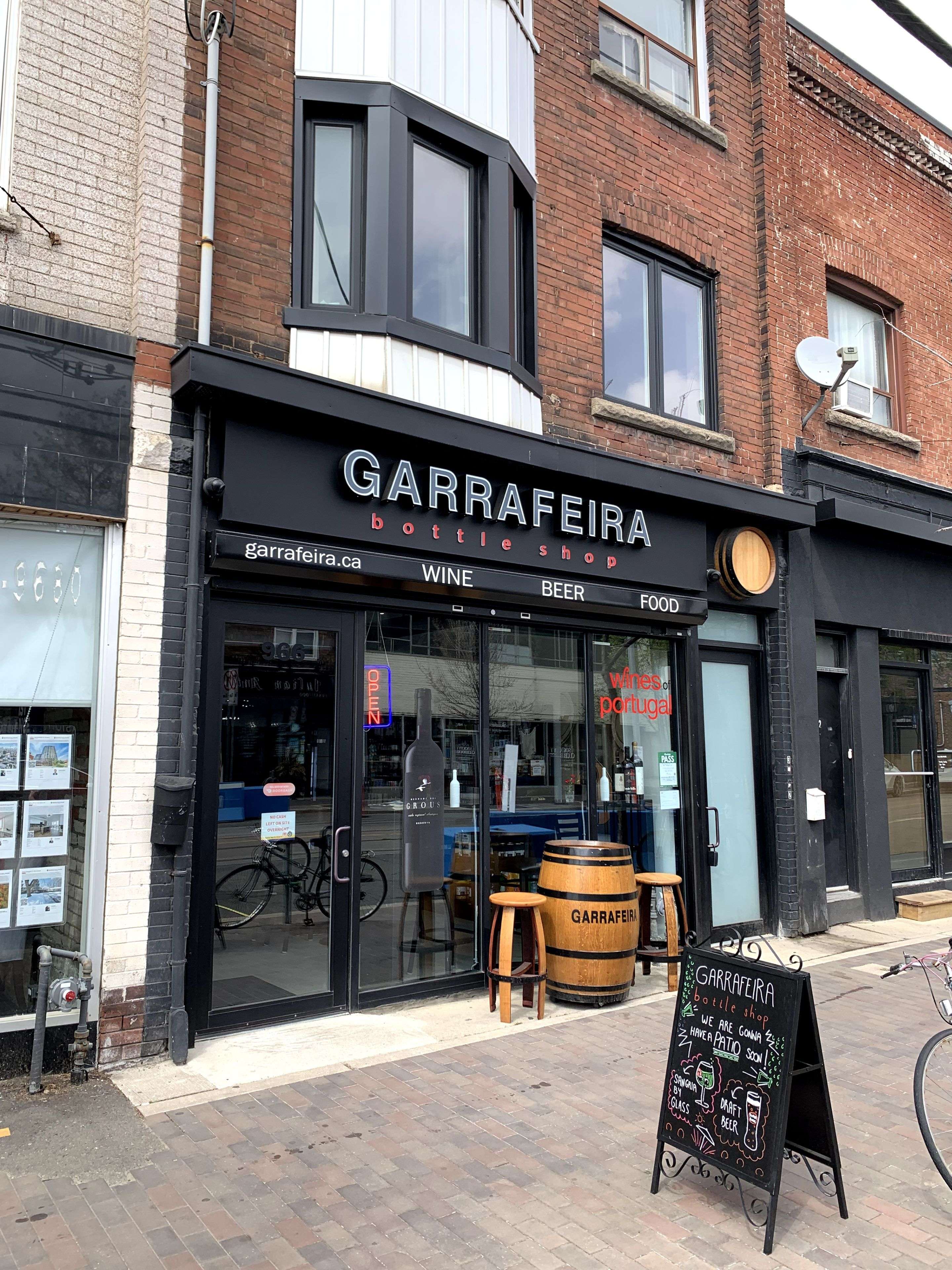 Toronto C01, ON M6H 1A5,966 College ST